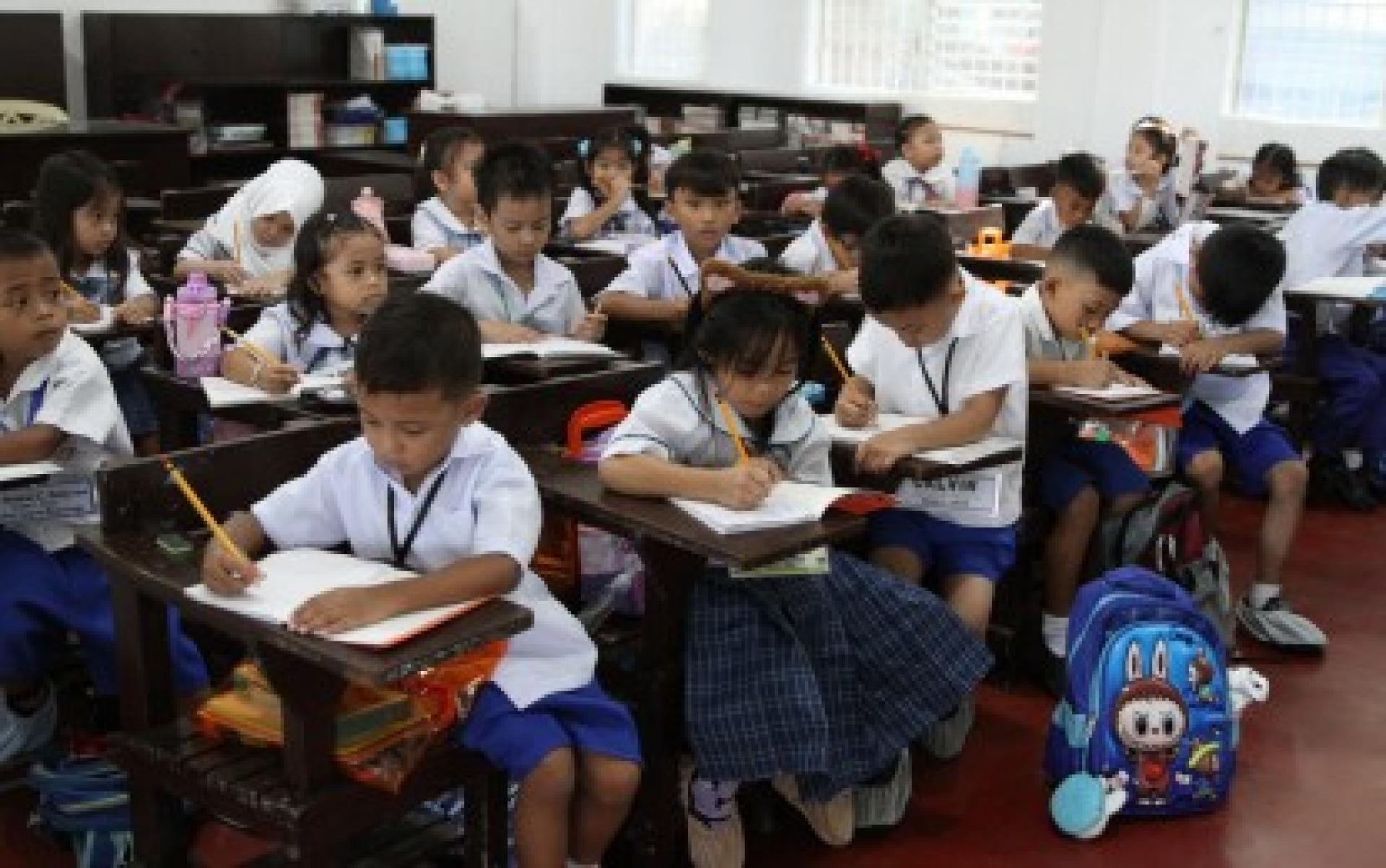 025年6月16日，甲米地省杰纳勒特里亚斯市圣地亚哥村的圣地亚哥小学，孩子们正在上课。