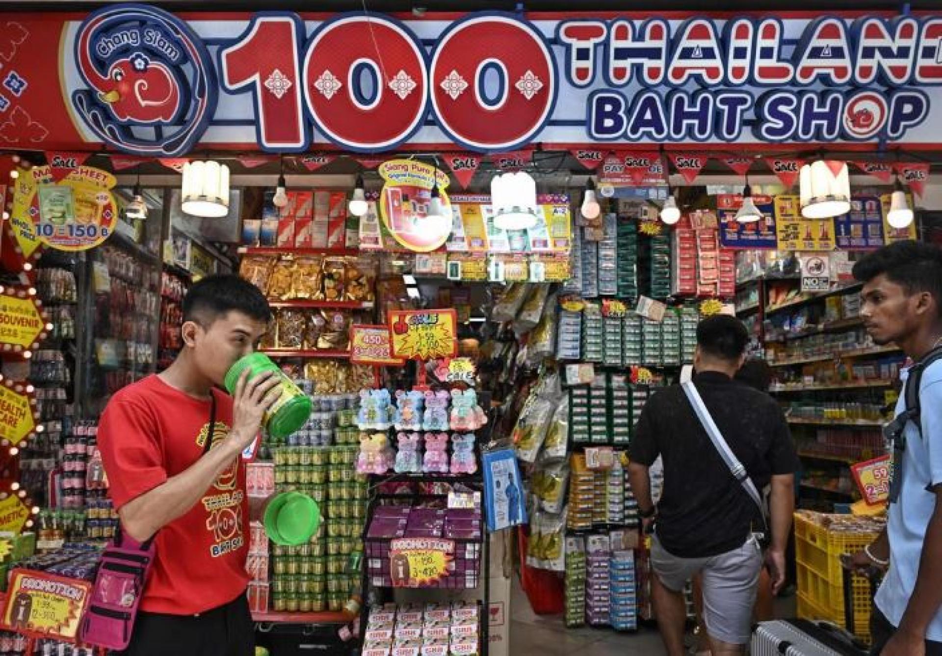 尽管泰国第二季度经济增速超出预期，但受入境游客减少和家庭债务高企的双重压力，泰国当局预计下半年经济增长势头或将放缓。