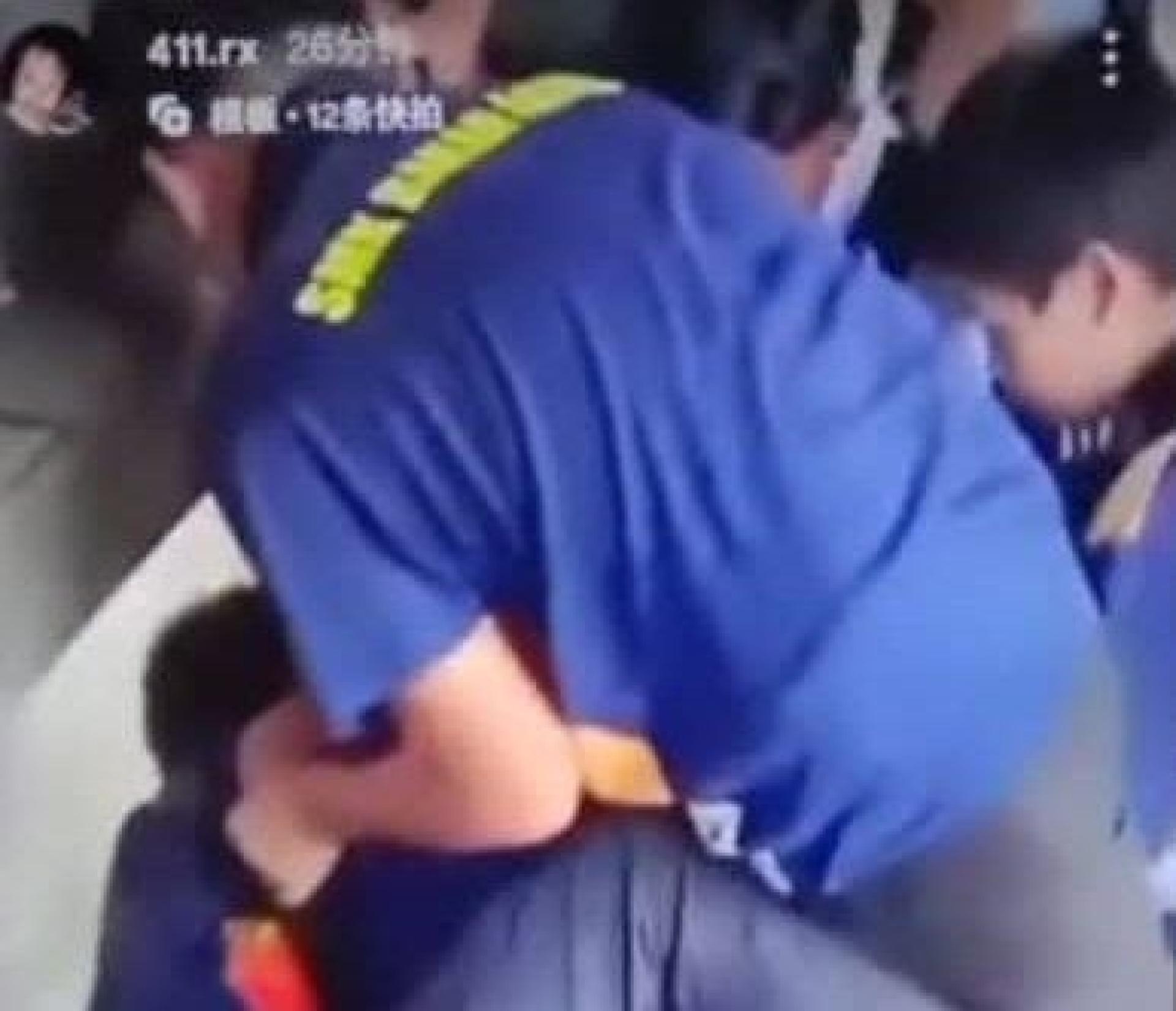 3名学生在校园内起冲突，被人拍摄后上载至社交媒体并疯传为校园霸凌，校方决定报案。