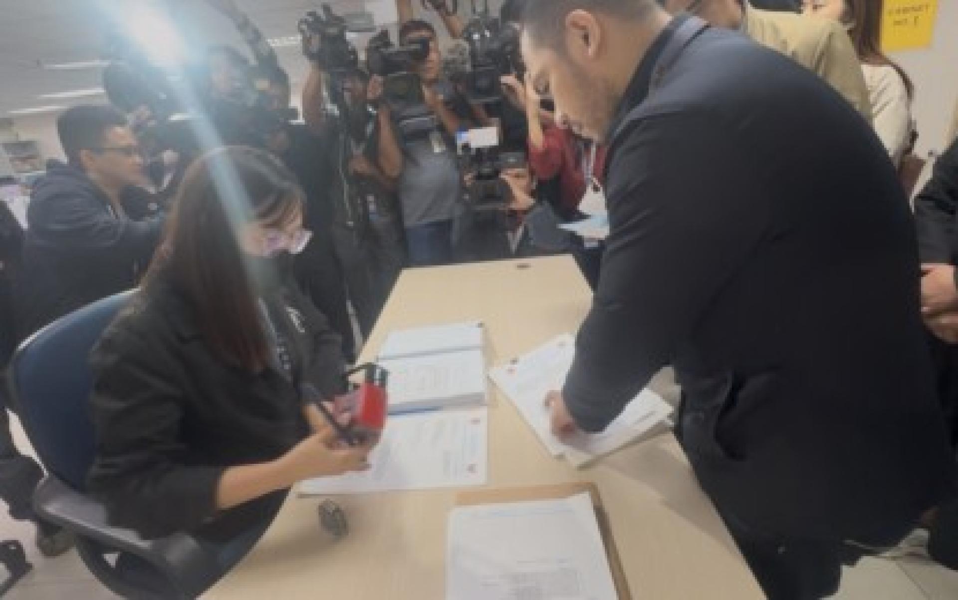 菲律宾国家警察委员会于8月22日在奎松城办公室对前刑事调查侦查组组长布里格罗密欧马卡帕兹准将提出行政诉讼。