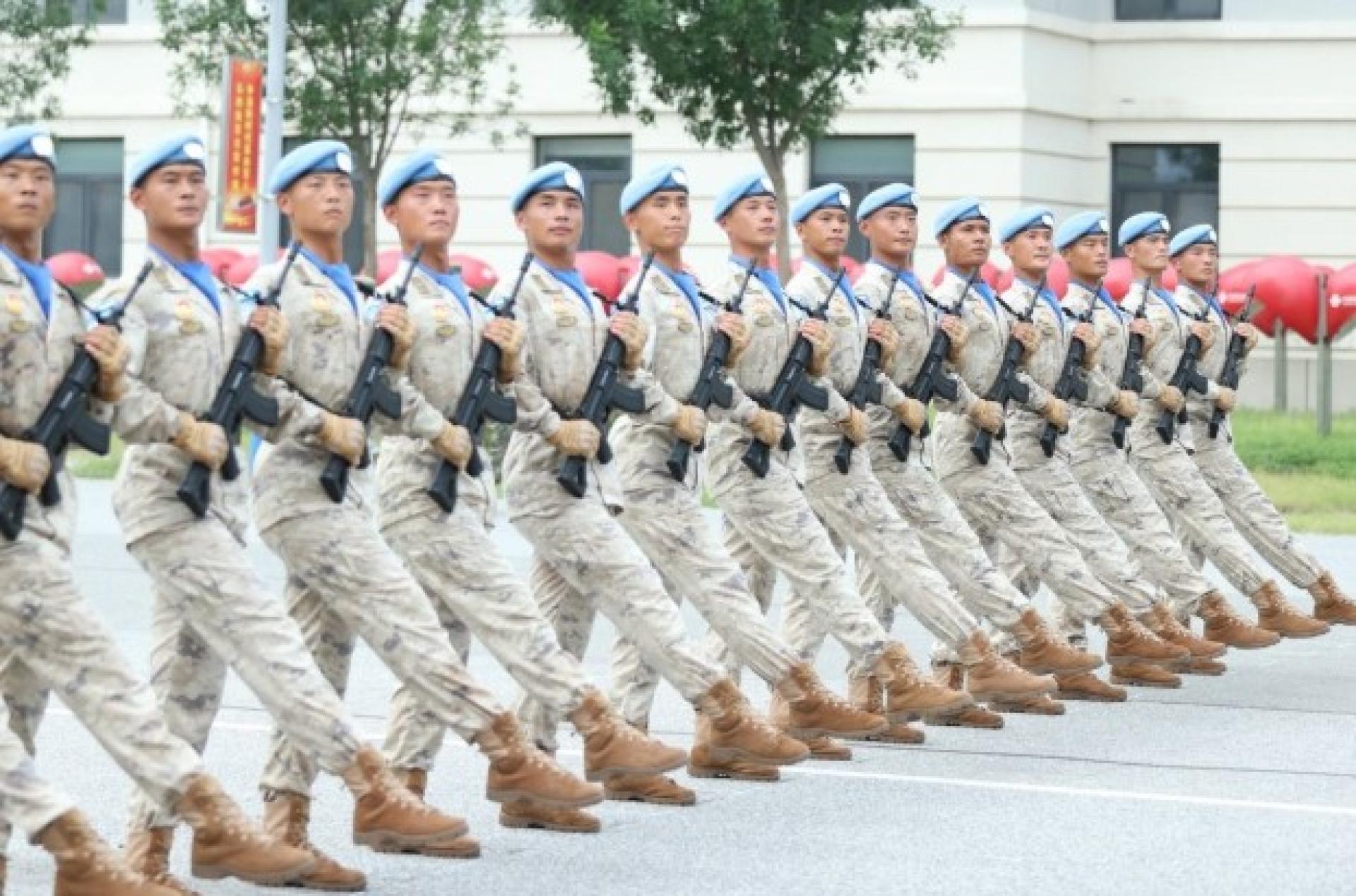 解放军九三阅兵举办在即，图为参阅队员在进行训练。