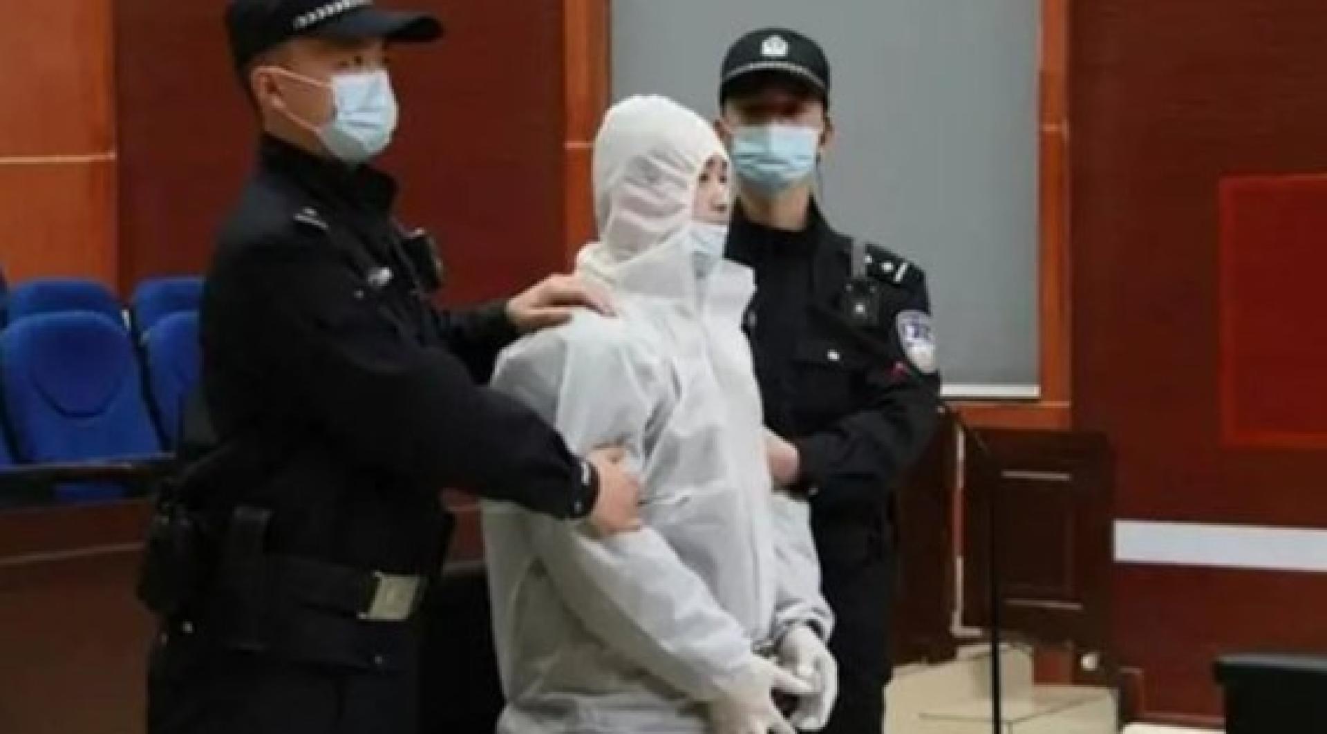 蒋某亮受审现场。