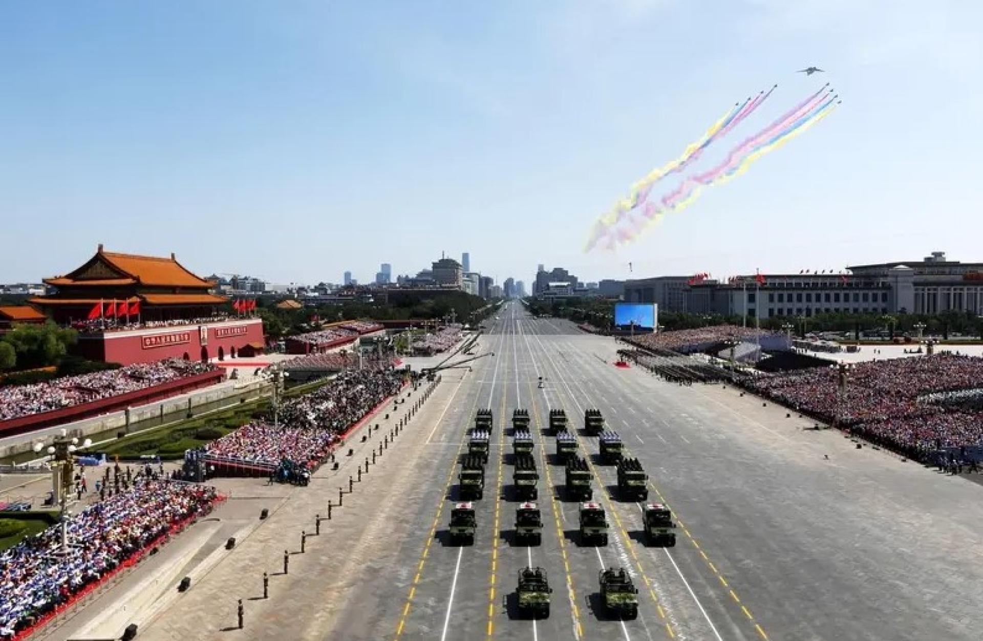 中国9月3日将在北京天安门广场举行中国人民抗日战争暨世界反法西斯战争胜利80周年纪念大会，天安门广场9月1日至3日将暂停开放，北京故宫博物院8月31日至9月4日也将临时闭馆。图为2015年中共举行抗战胜利70周年纪念大会。