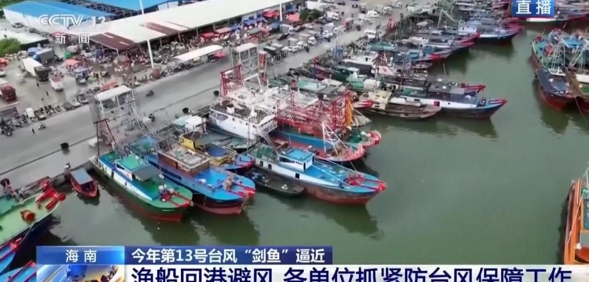 在中国海南，著名海滨度假城市三亚已发布 红色预警（最高级别），并将应急响应提升至最高等级。当地景点、工地、购物中心、餐厅与超市全部关闭，海上交通亦全面停运。