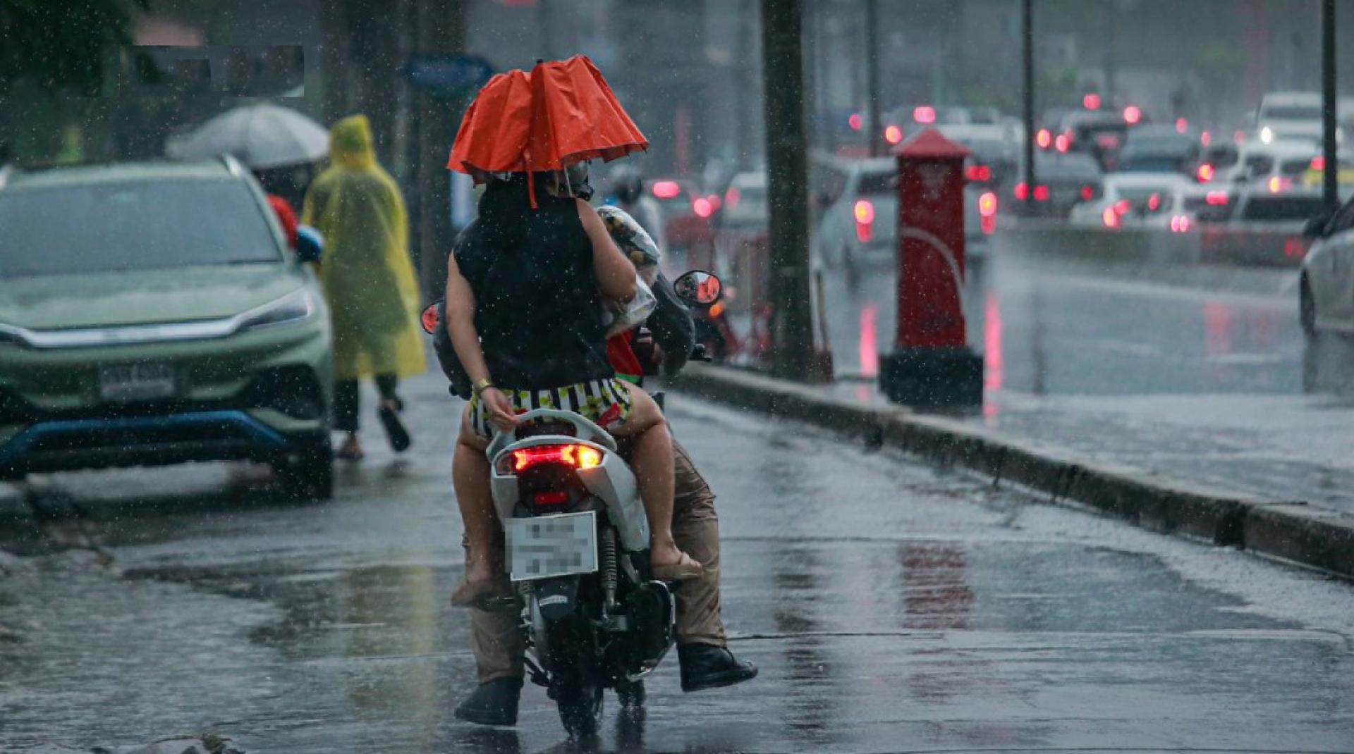 曼谷预计将迎来特别猛烈的暴雨，降雨概率高达70%；安达曼海及泰国湾将出现强风与巨浪。