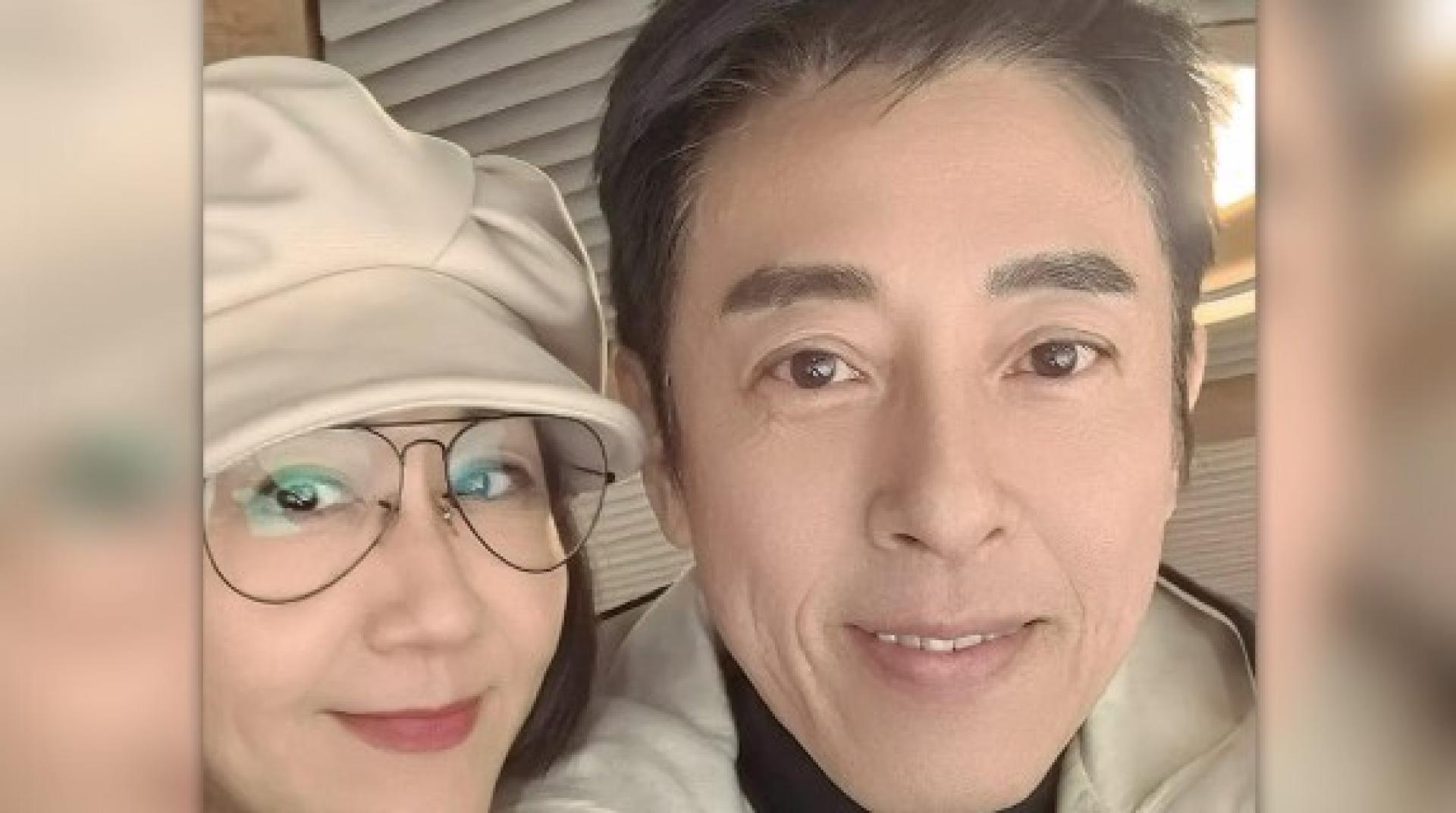 吕颂贤与老婆麦景婷很恩爱。