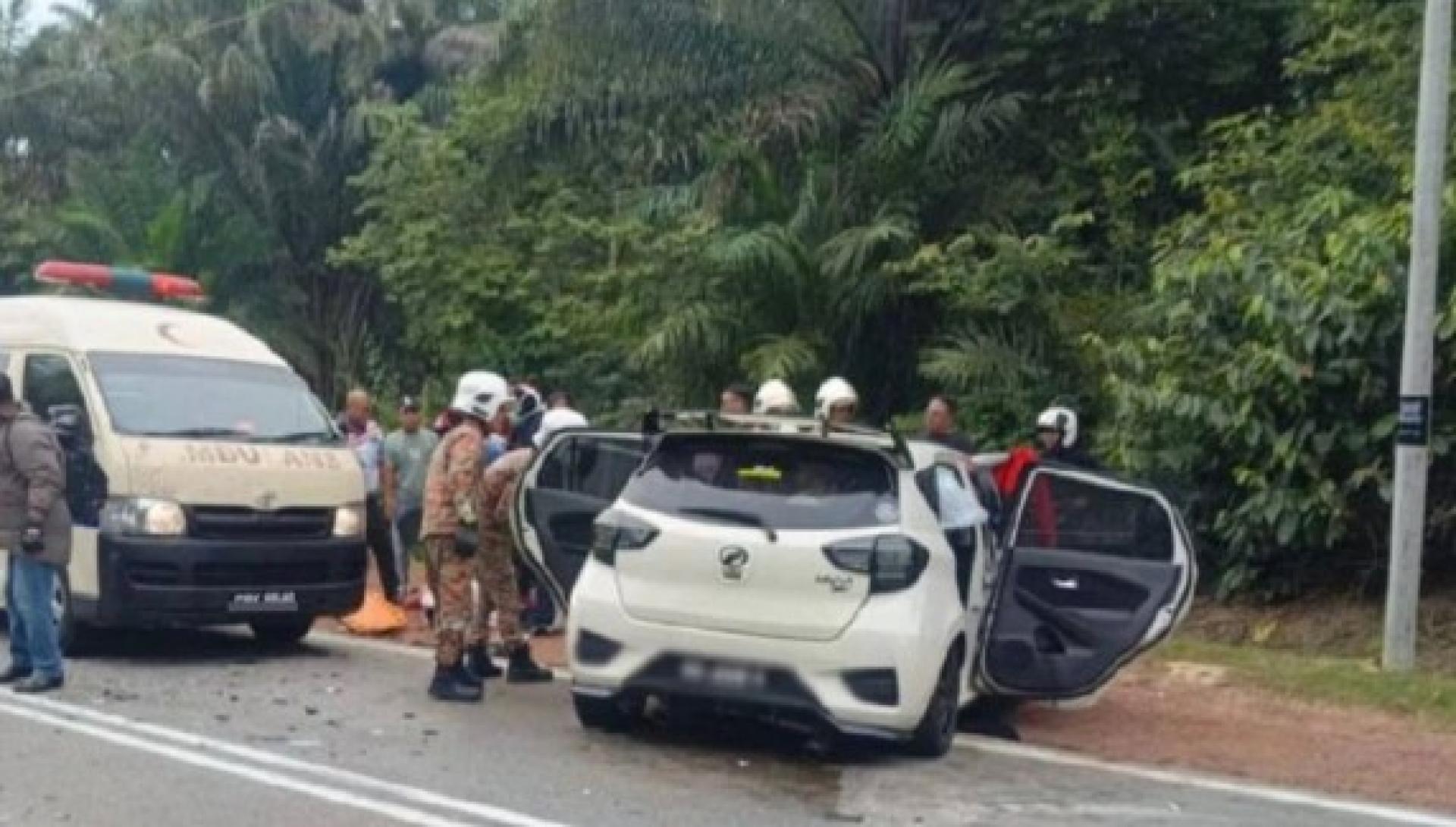 迈薇轿车疑失控撞上迎面而来的四轮驱动车，造成3人死亡，4人重伤。