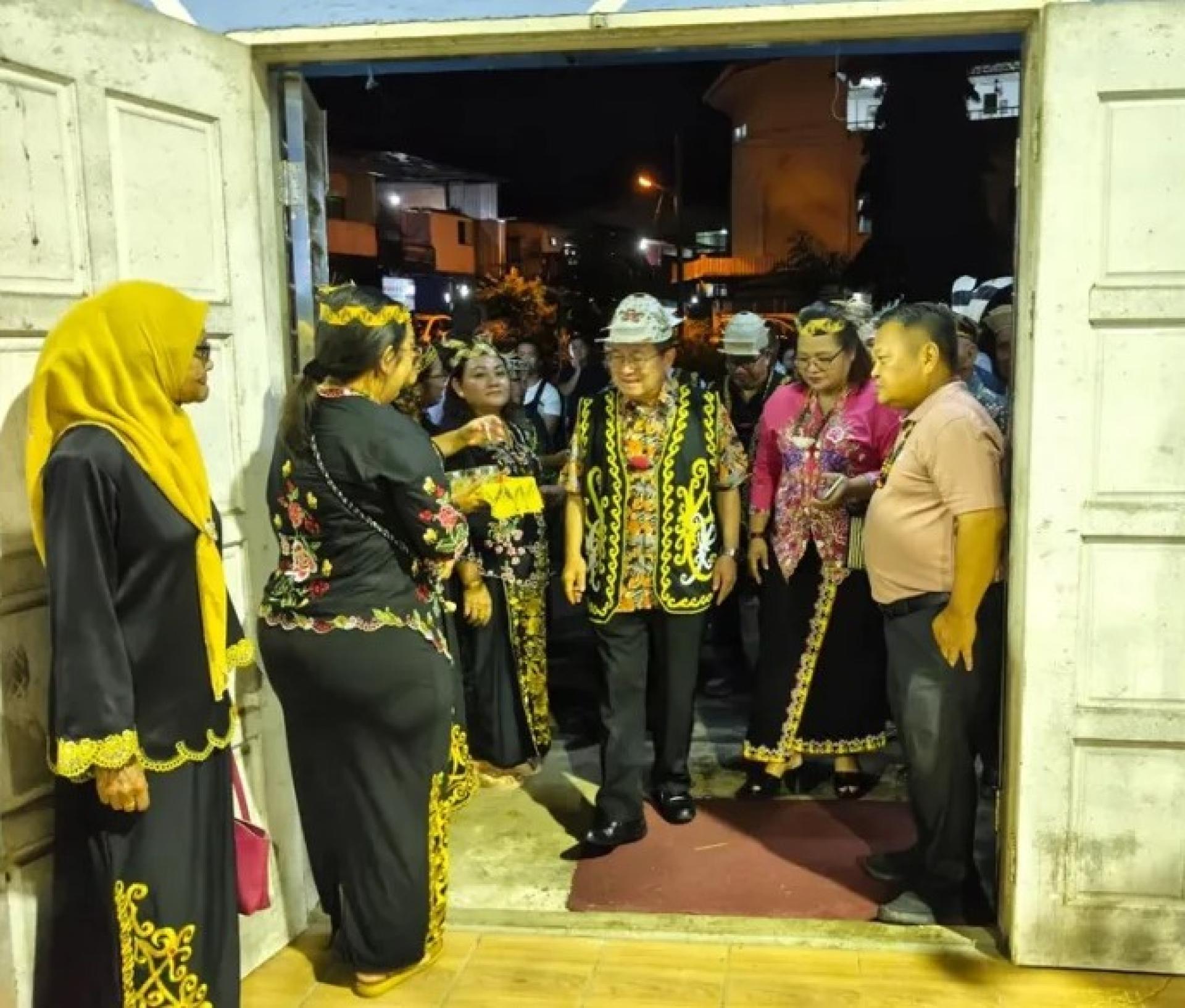 Uggah (centre) arriving for the Leaders with Community event at the Belaga Community Hall on Aug 26, 2025.