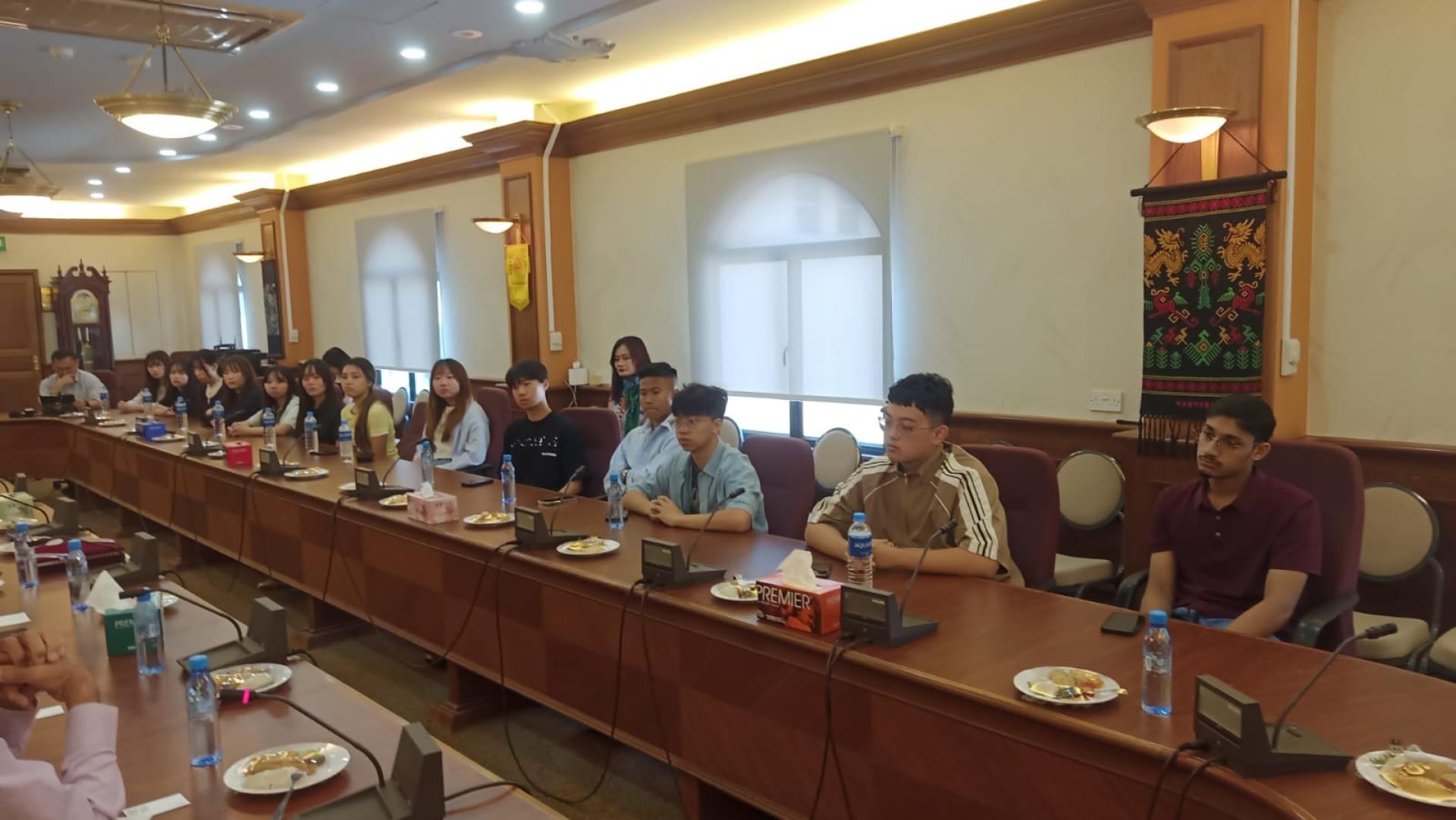 香港都会大学学生在会上摄