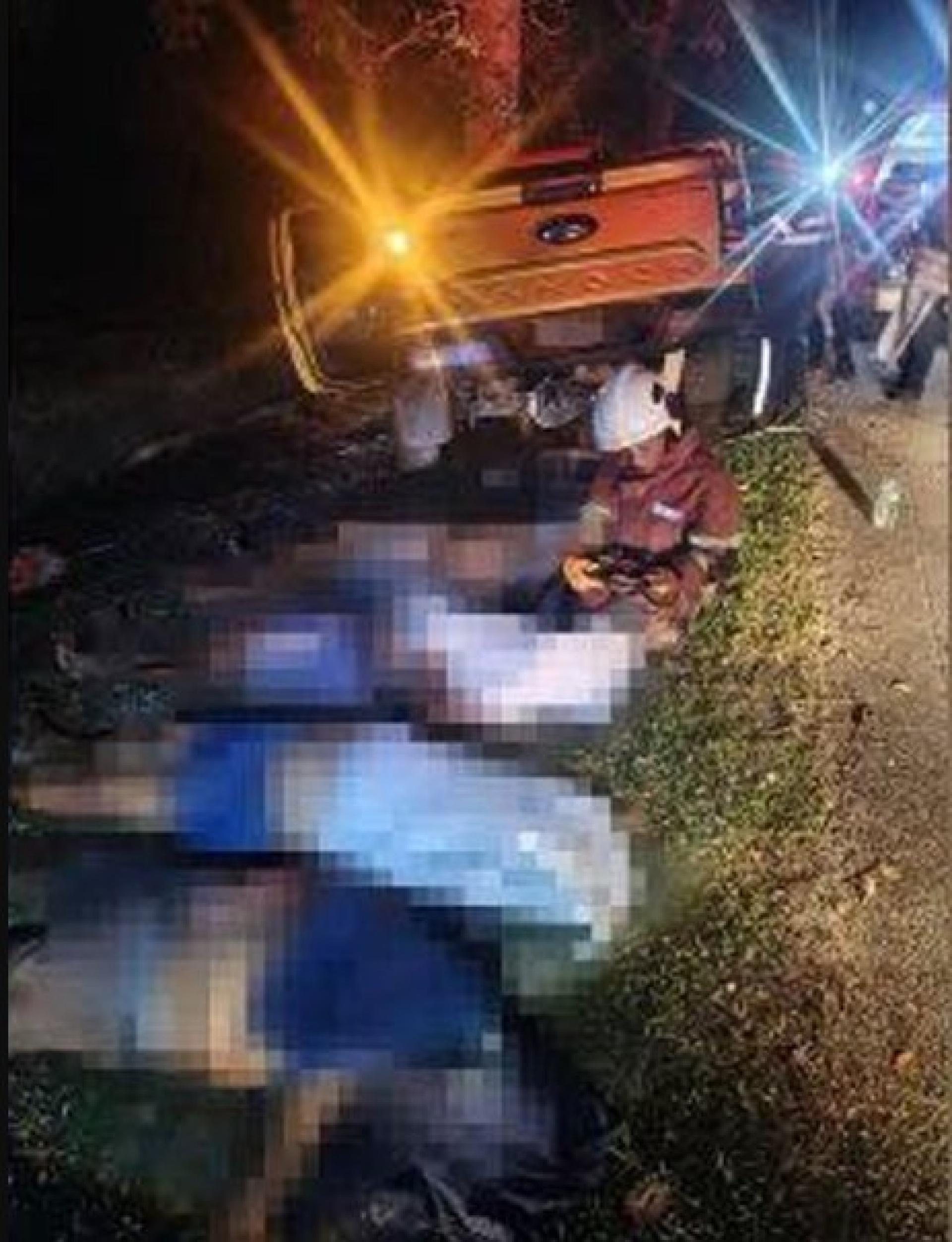 四轮驱动车失控撞上大树，酿成4死悲剧。
