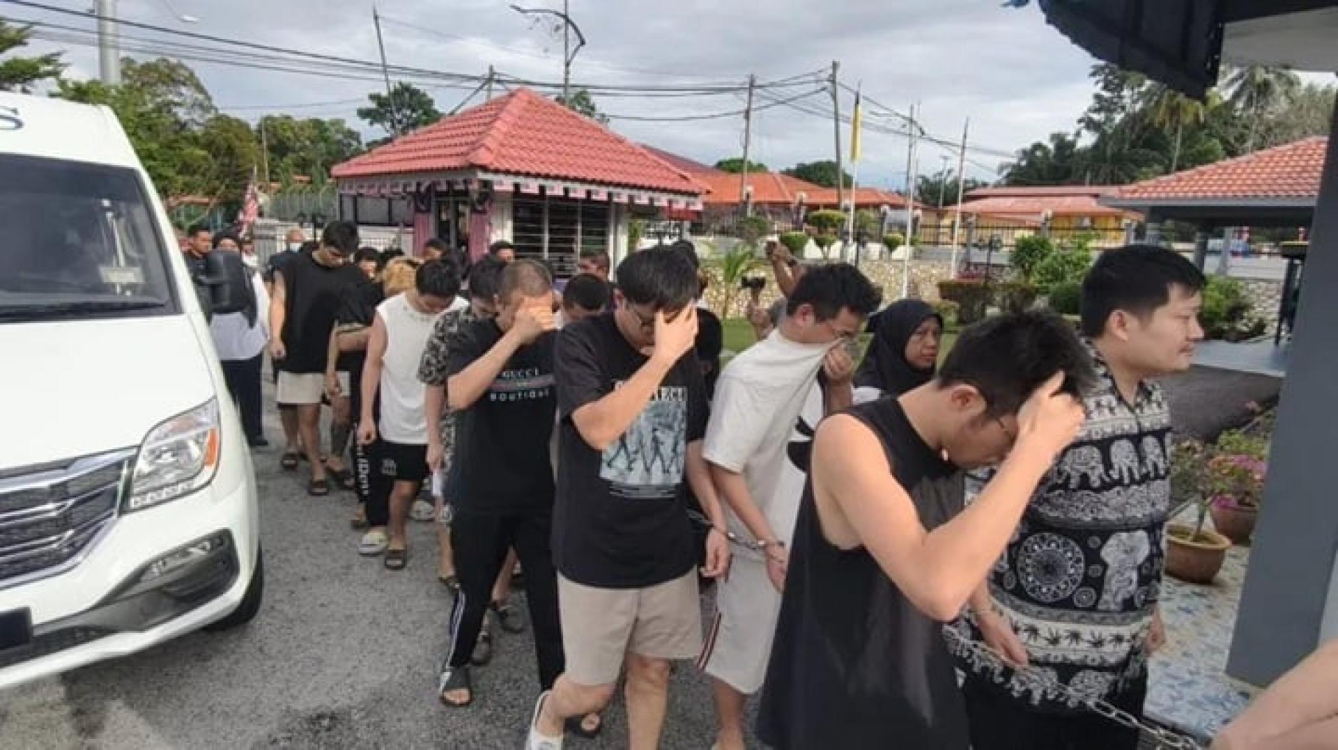 36名中国男女被带上法庭面控。