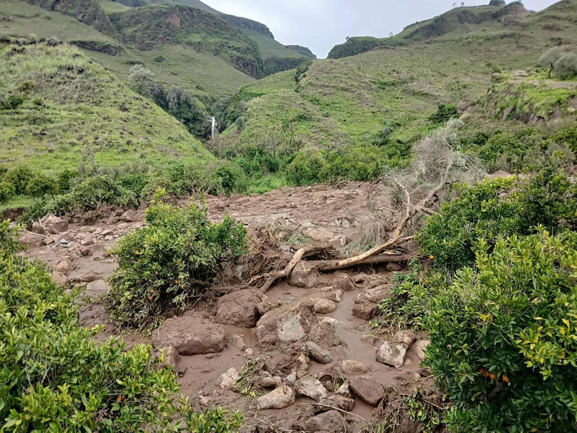 苏丹马拉地区发生山体滑坡后，该处变成满目疮痍的泥土和瓦砾。