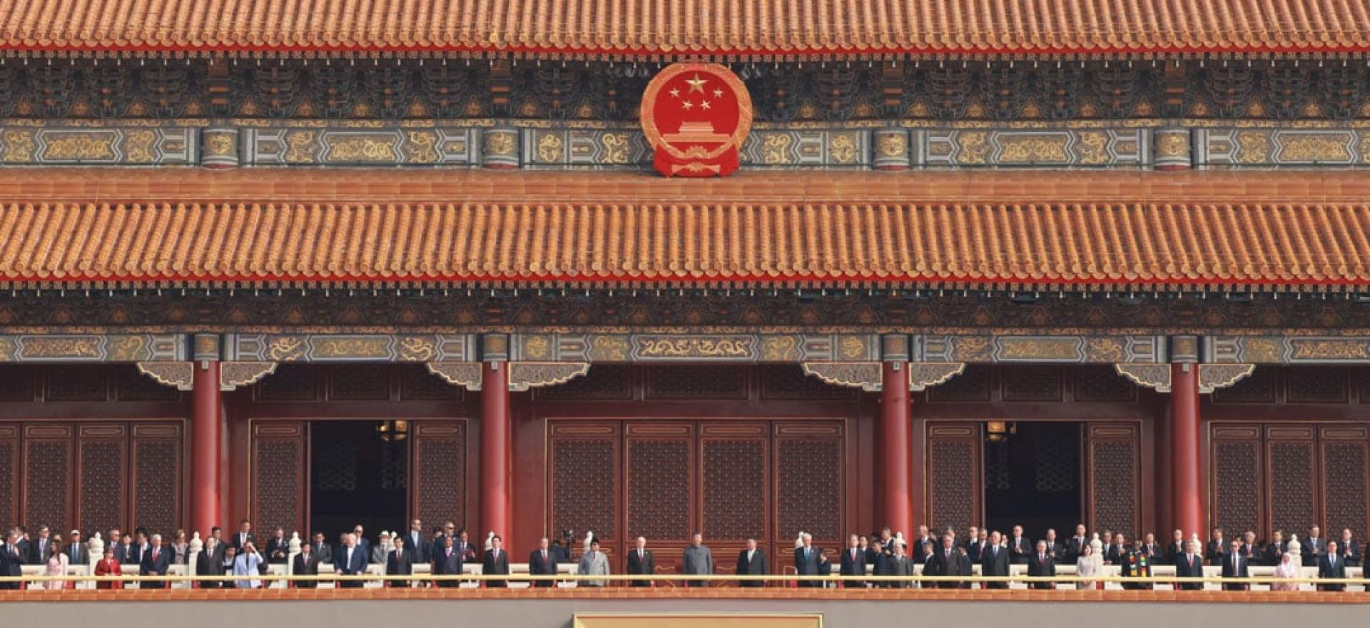 纪念中国人民抗日战争暨世界反法西斯战争胜利80周年大会3日在北京天安门广场举行。中国国家主席习近平等在天安门城楼上。（图：新华社）