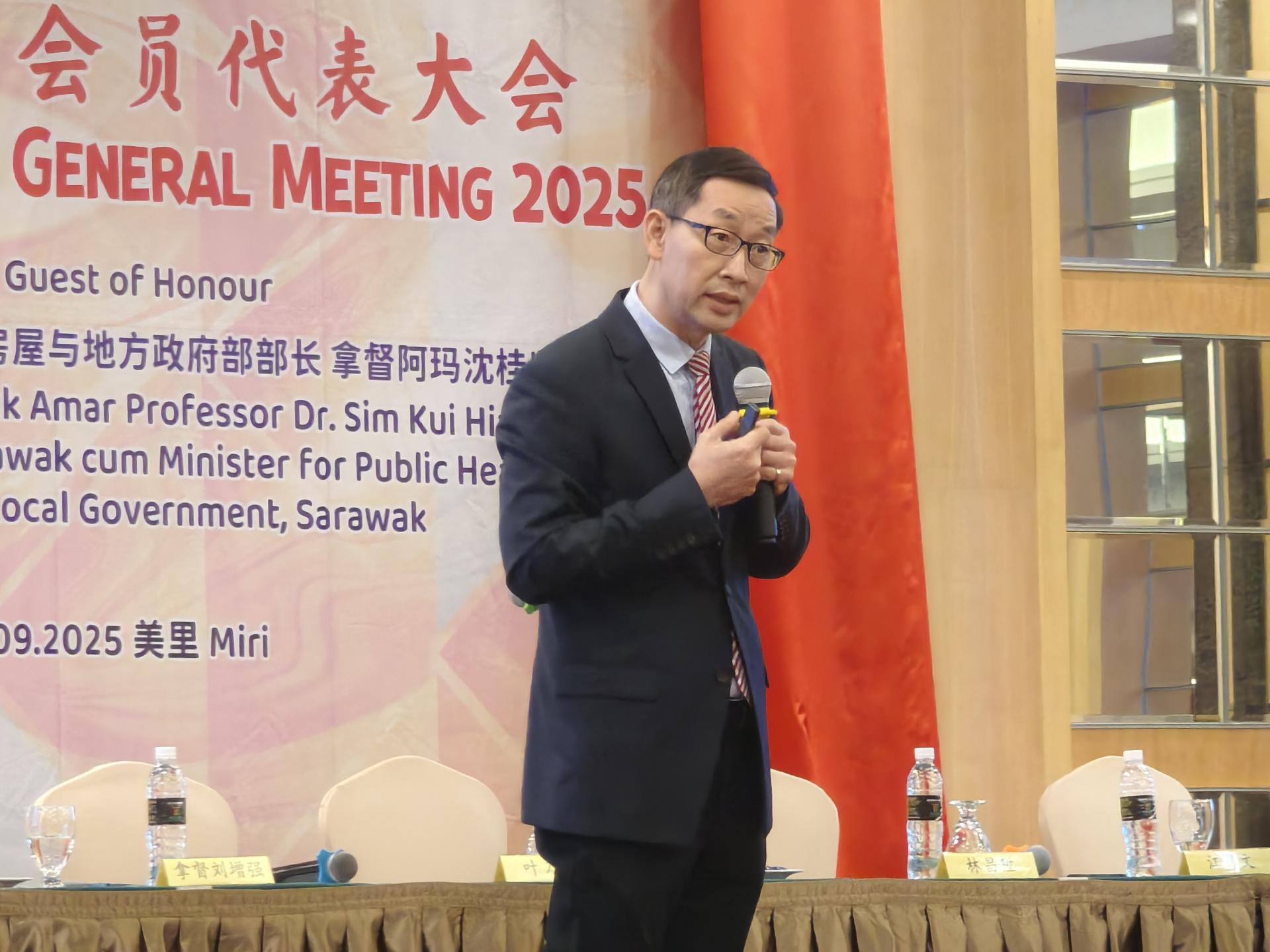 马来西亚中华总商会总财政兼中小型企业组主任拿督孔令龙太平绅士，主讲《马来西亚税改须  知》税务讲座。