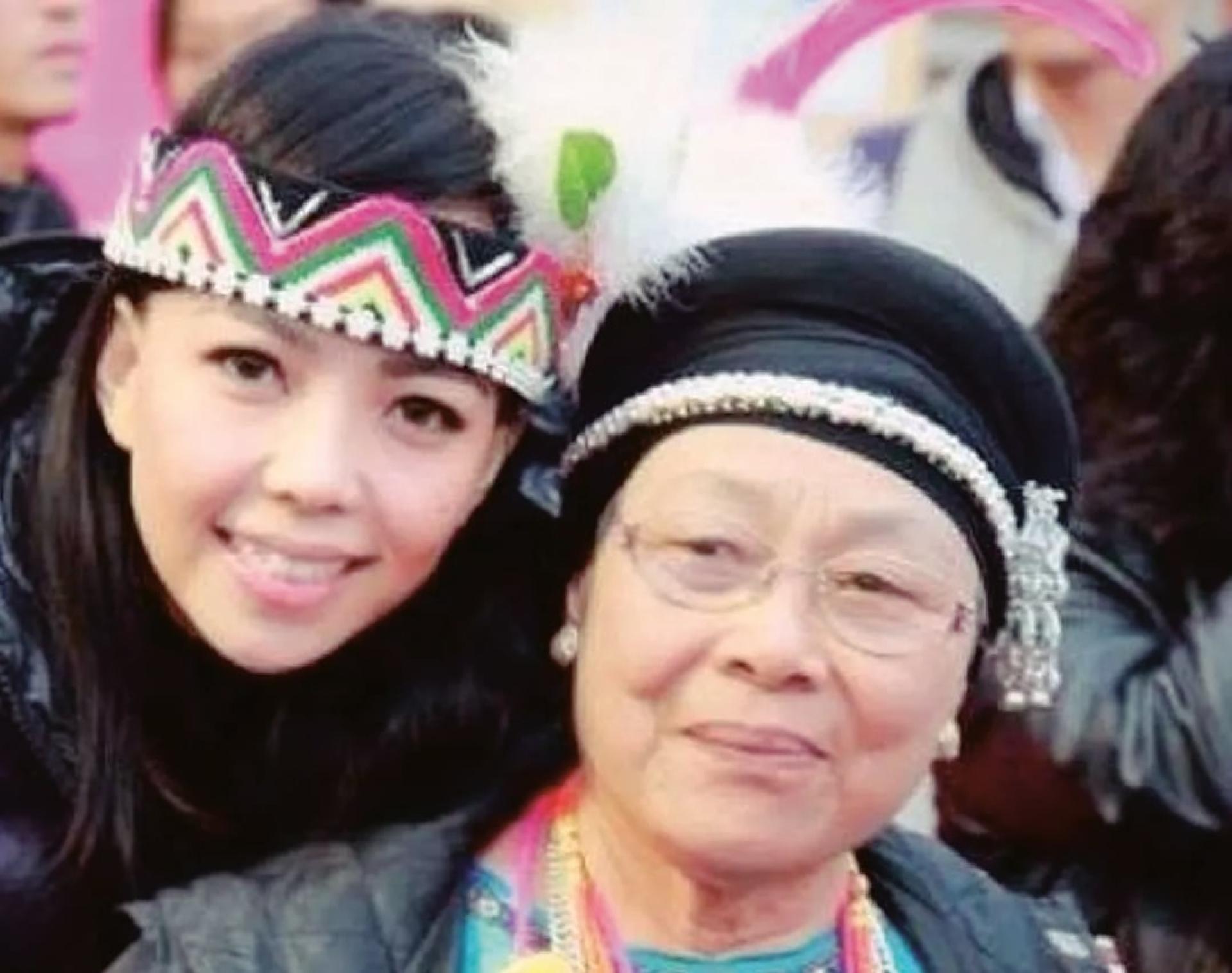 张惠妹（左）传出要闭关陪妈妈。