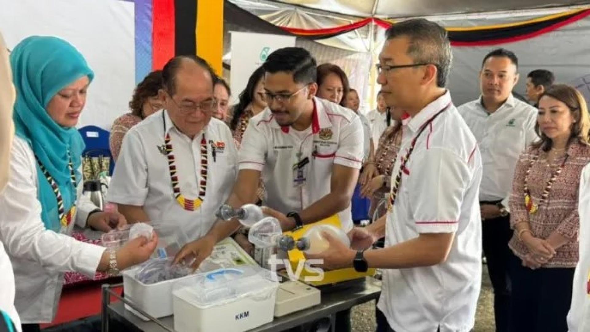 Norazibah (left) and Uggah (second left) checking the medical supplies during the handover ceremony at Nanga Tiga Health Clinic in Betong on Sept 10, 2025.