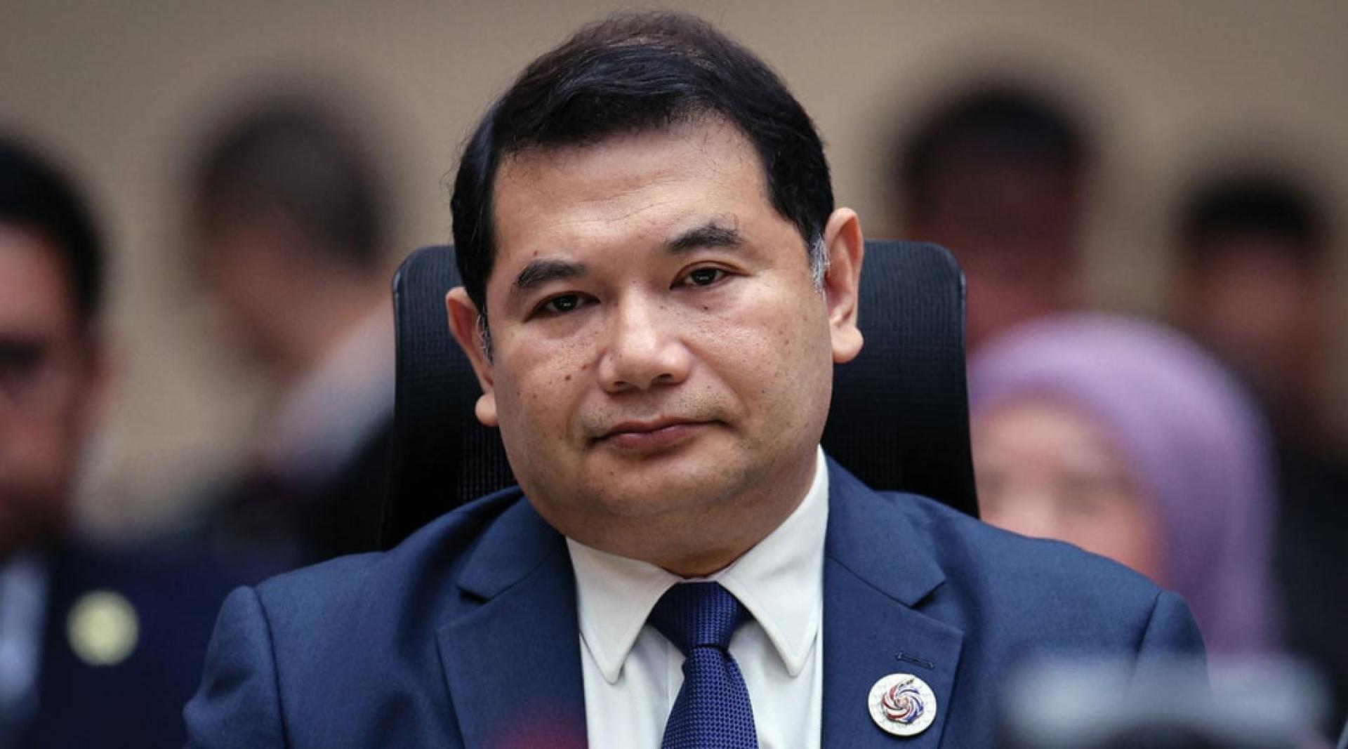 拉菲兹认为，我国政治的弱点是社会根据情绪和个性，而非执政能力来评定人选。