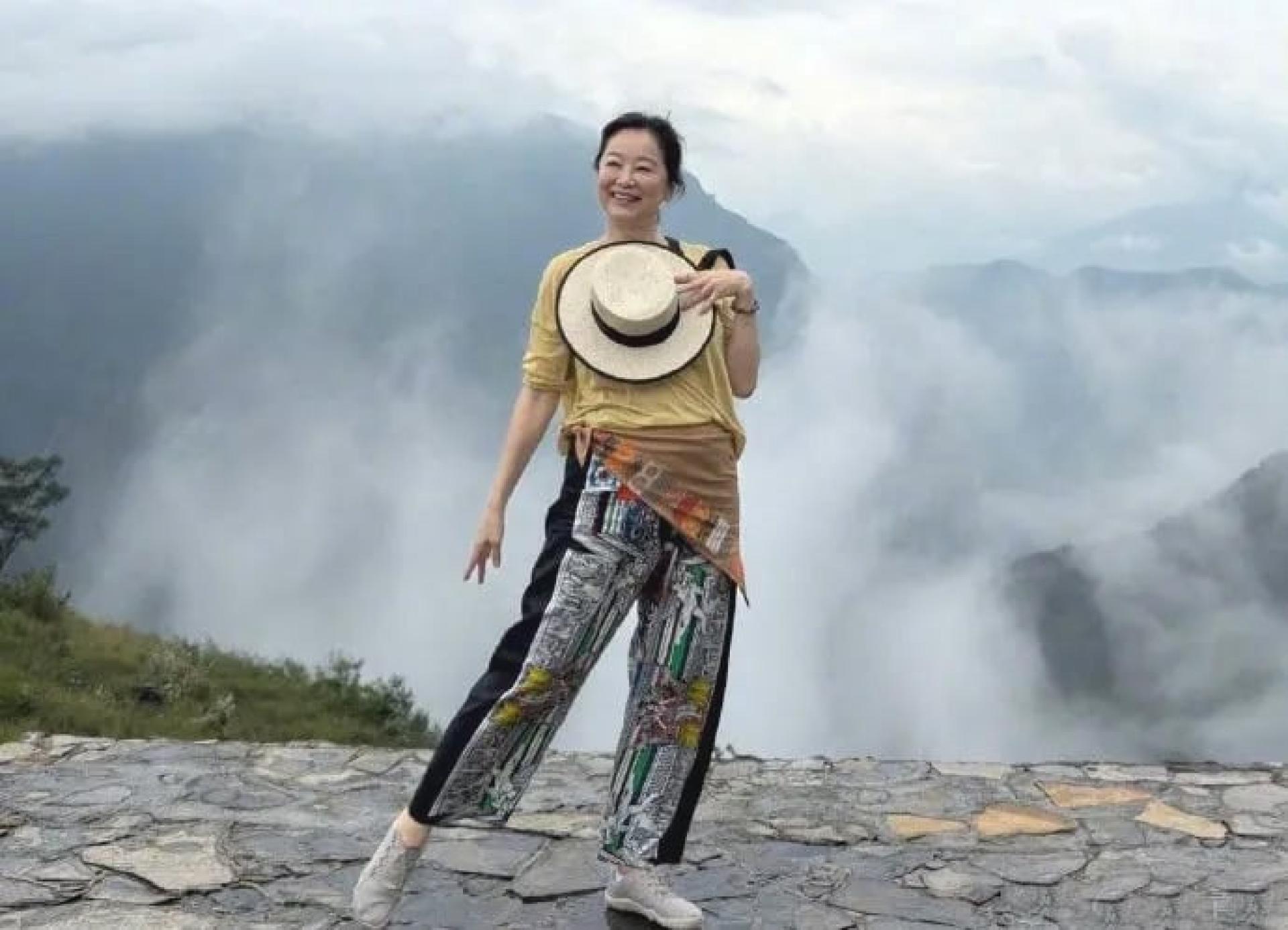 林青霞裤子是8年前半价入手的。