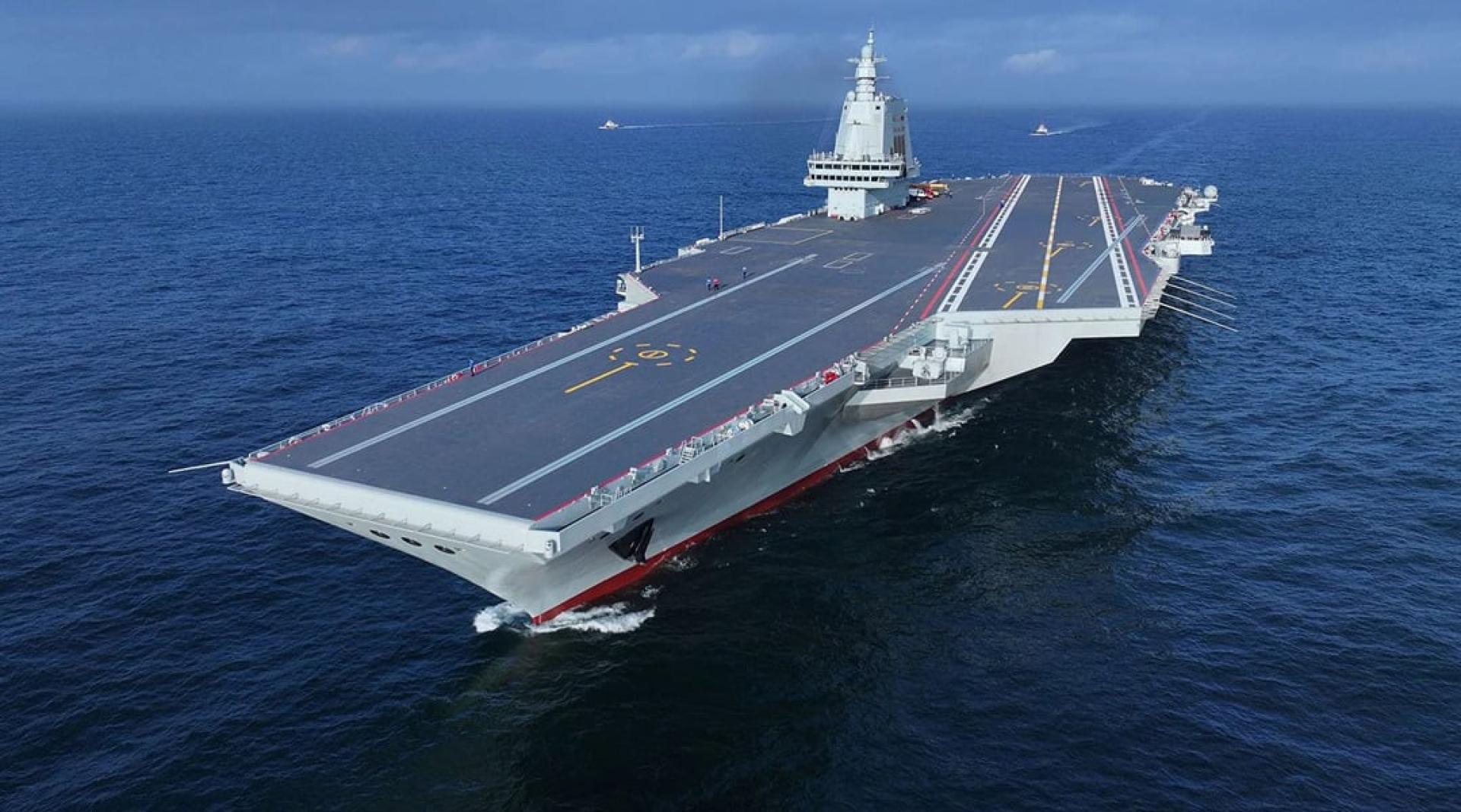 福建舰是中国完全自主设计建造的首艘弹射型航空母舰。