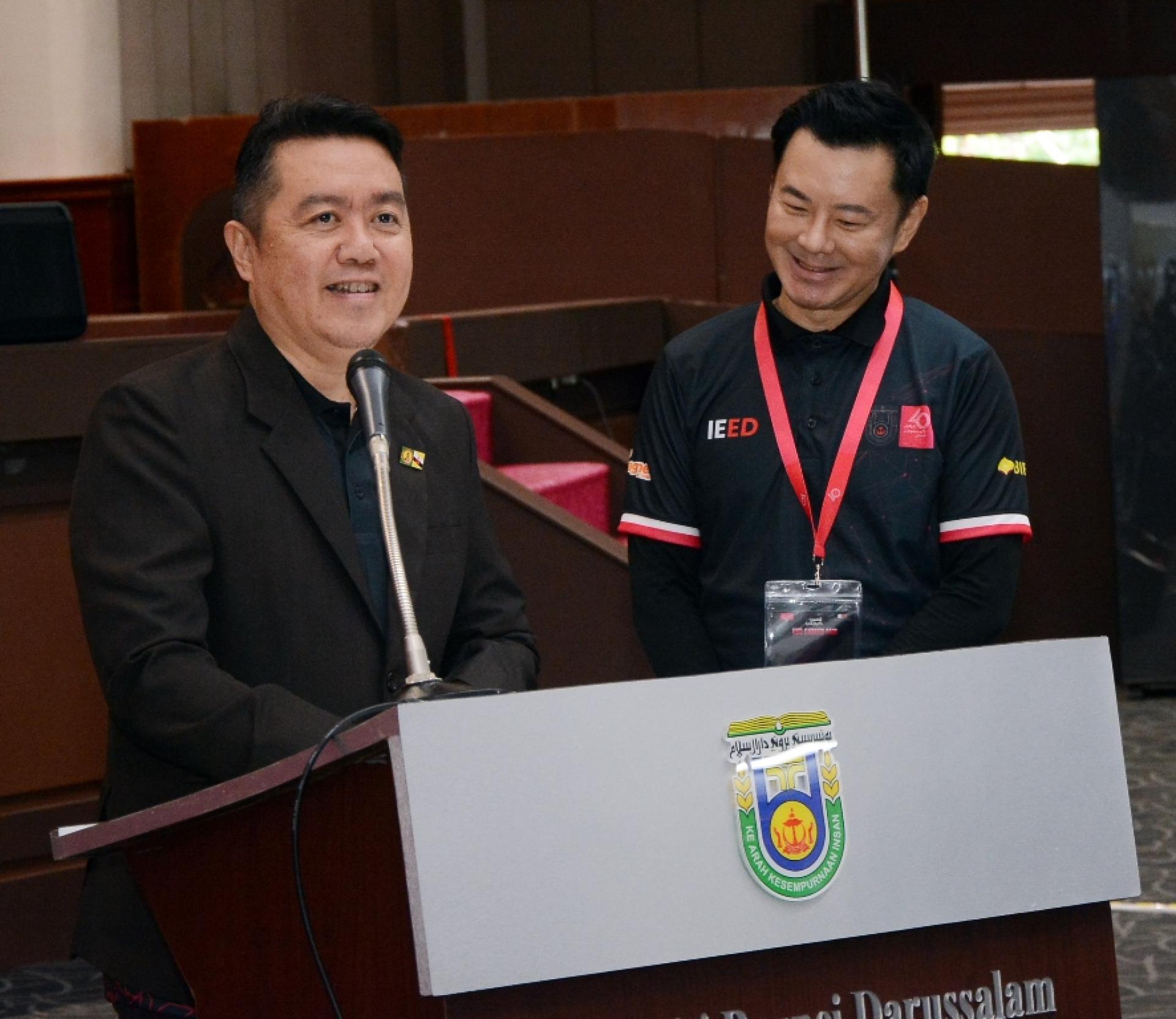 教育部常任秘书长阿兹曼阿末推介该大学全新的行业参与与企业发展 (IEED) 网站