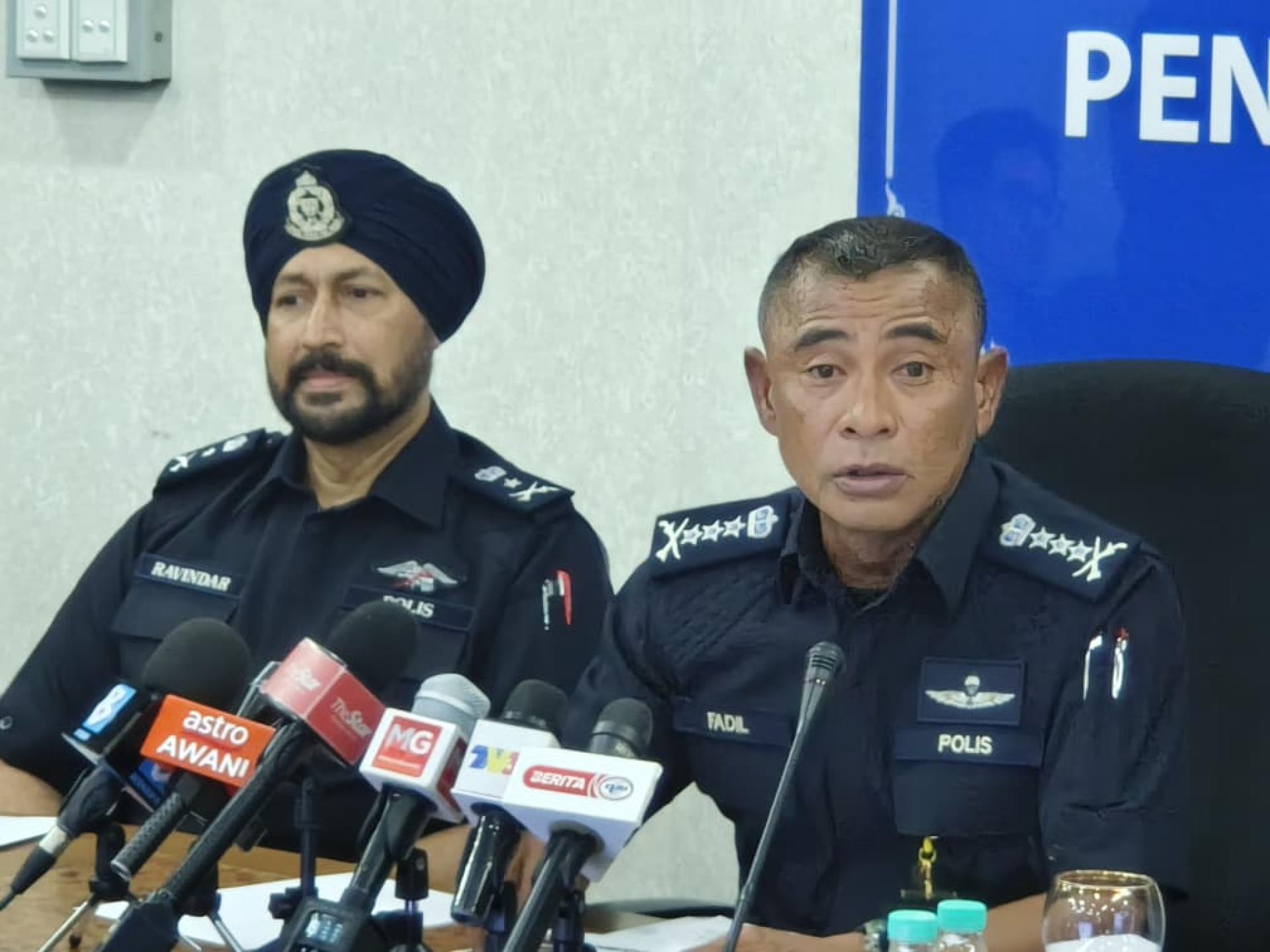 法迪尔（右）说，迄今7人被控，其中一人已认罪。