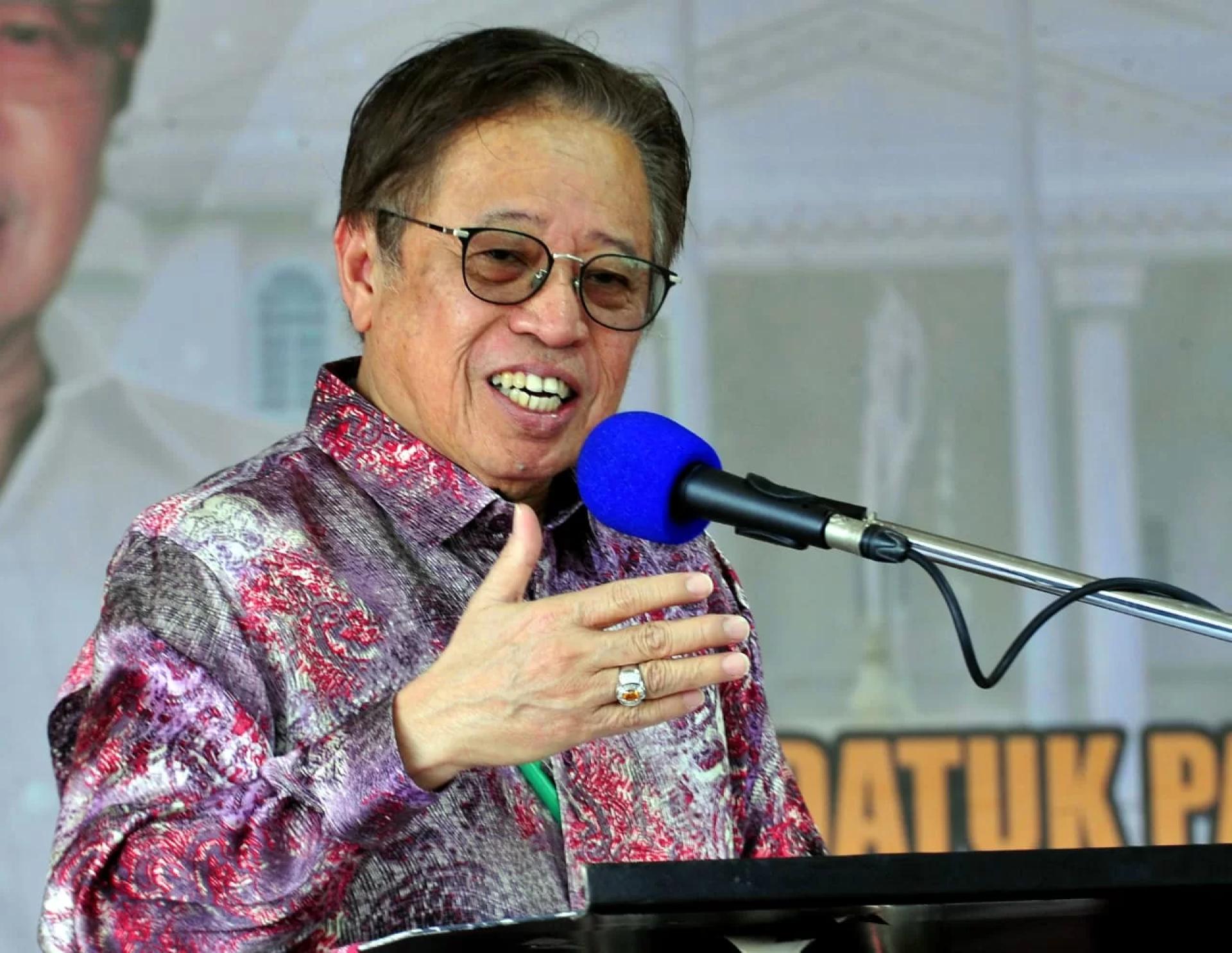 Abang Johari delivers his speech at the event.