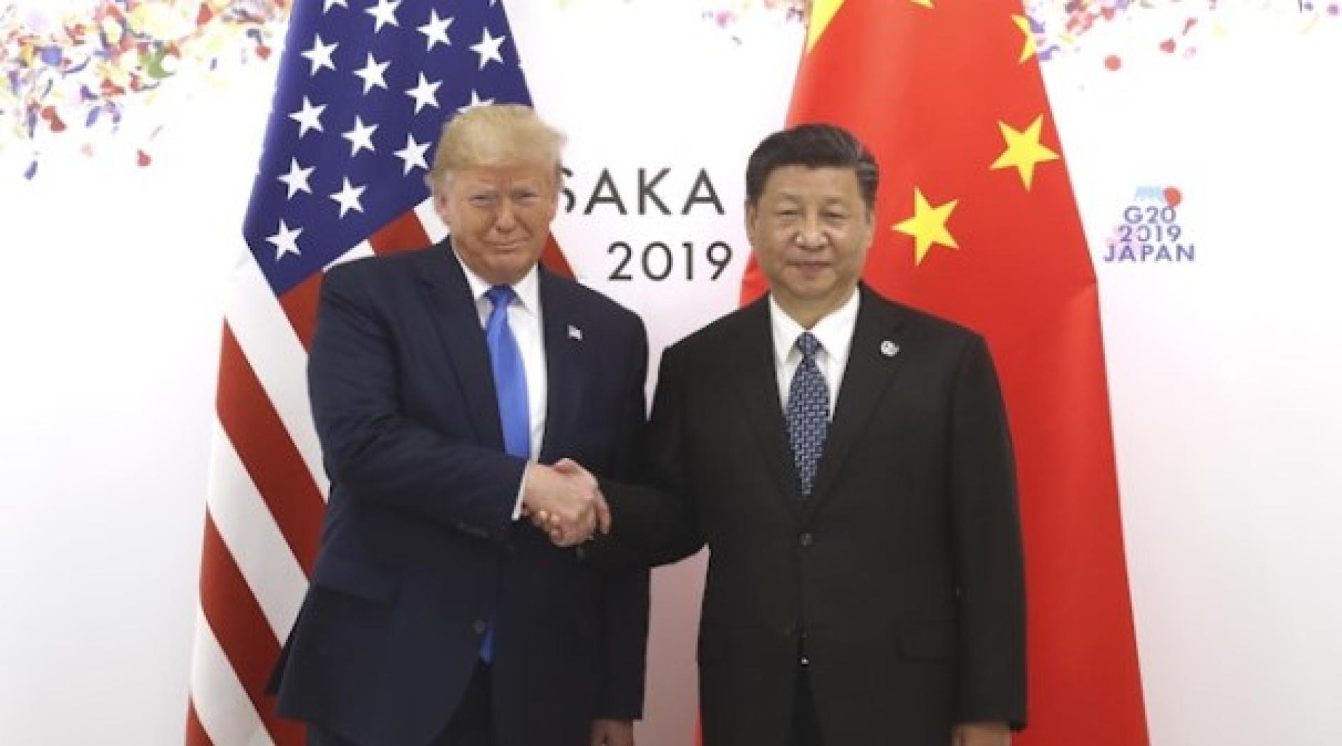 英媒报道，中国已正式邀请美国总统特朗普（Donald Trump，又译川普）访华，并与中国国家主席习近平举行峰会，惟两国在贸易及芬太尼（fentanyl）问题上仍有分歧，因此白宫尚未回应邀请。