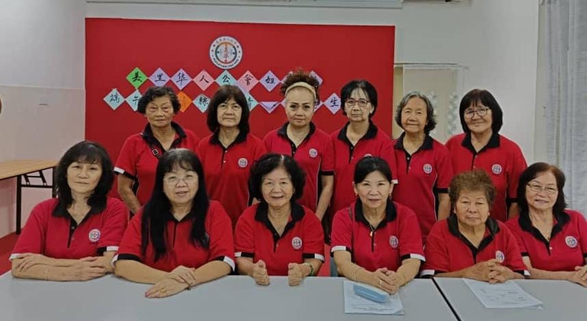美里华人公会妇女组《月圆中秋夜花好意更浓》中秋晚会  筹备会成员合影。