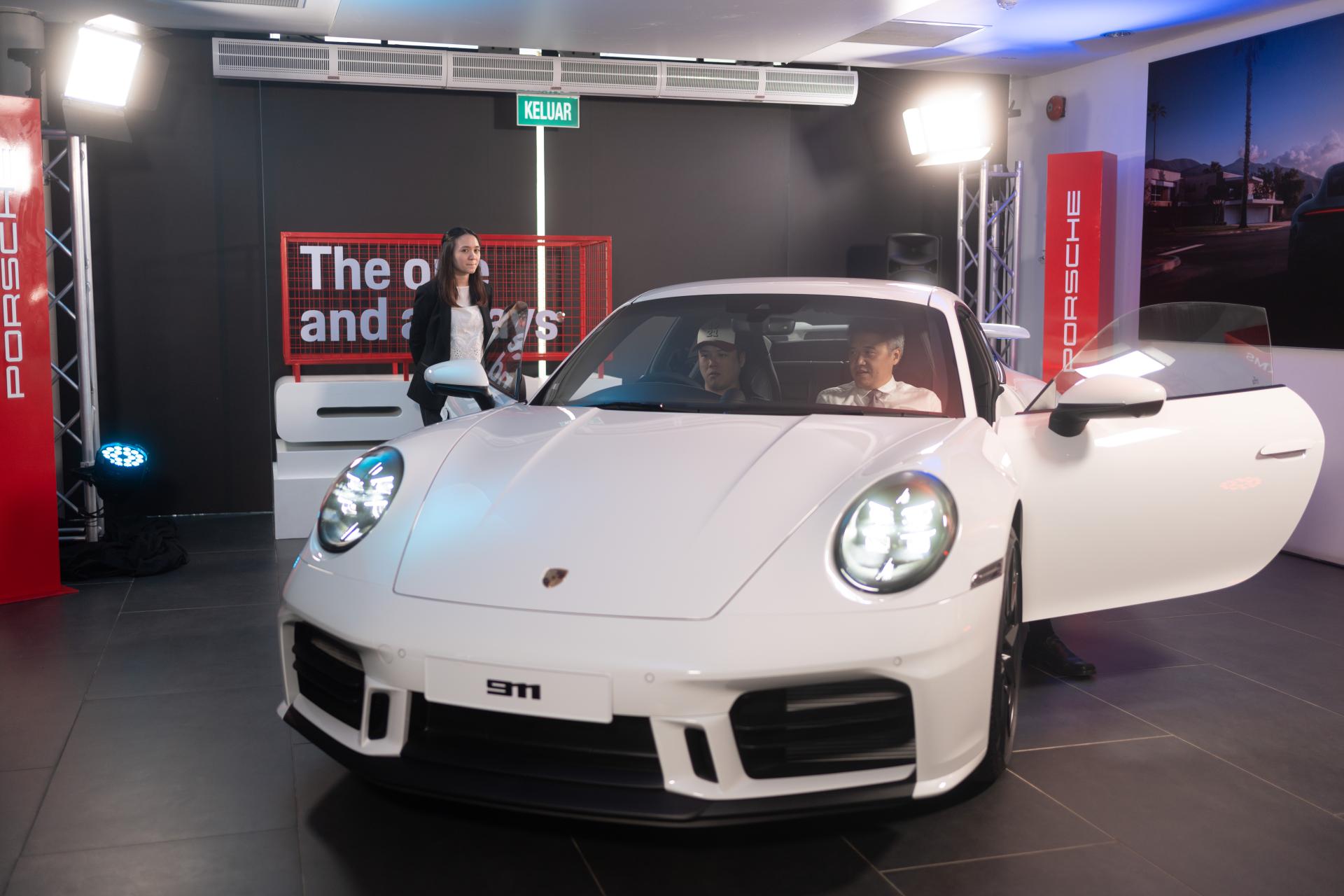 全新保时捷911 Carrera与911 Carrera GTS，为喜爱跑车的宾客带来独特的豪华体验。