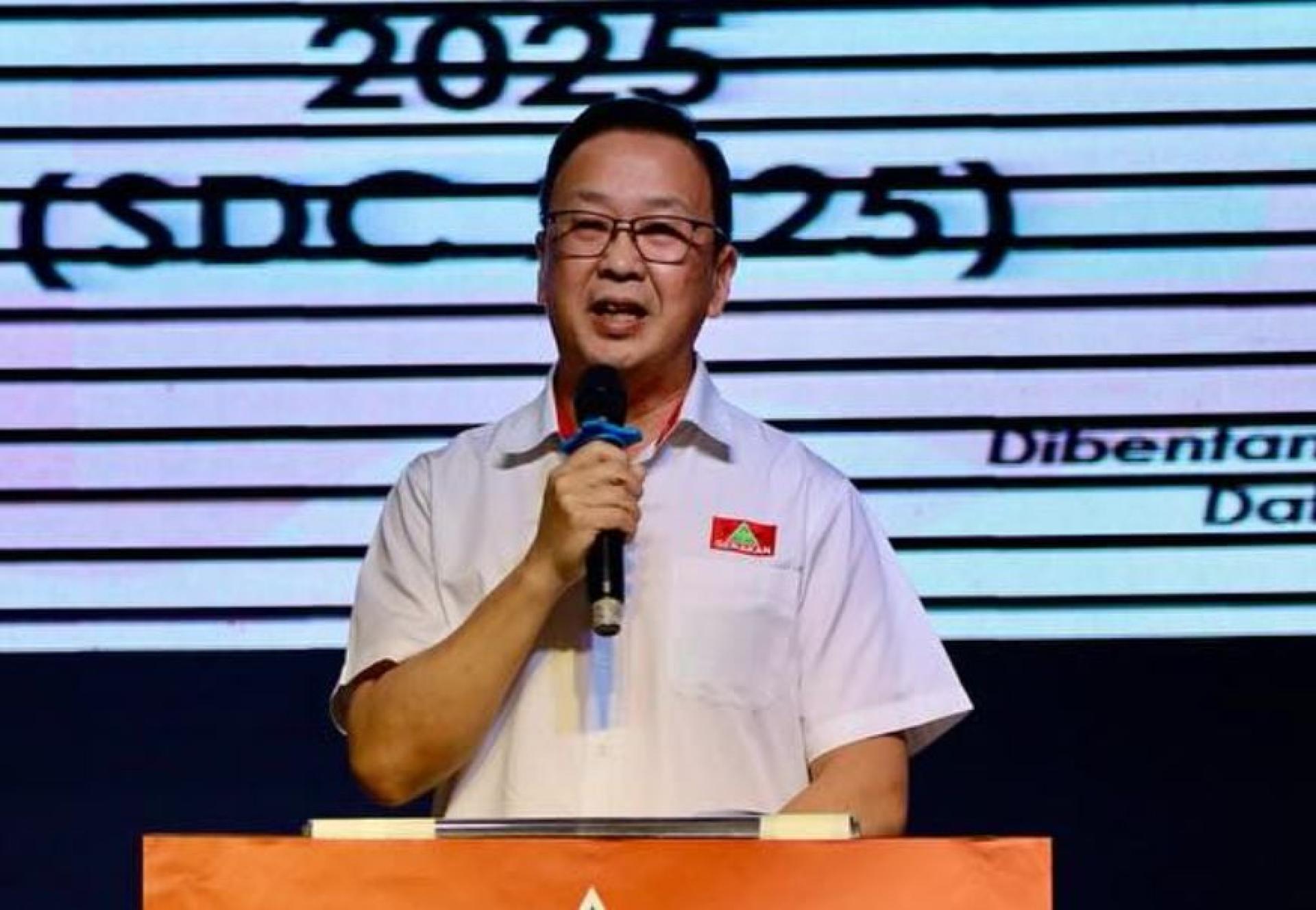刘华才：我们必须参考国际性的调查，特别是联合国幸福指数的调查结果，去年马来西亚还排在59位，如今却跌至64位。