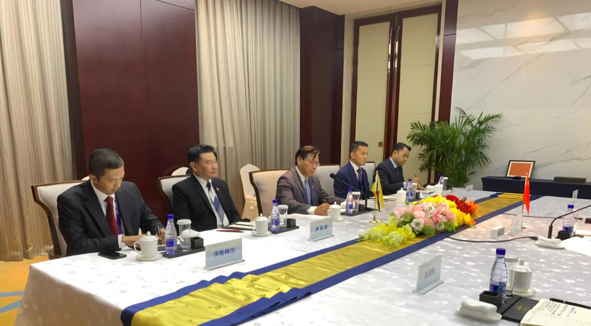 汶莱首相署副部长兼国家安全委员会副主席拿督苏菲安出席双边会议