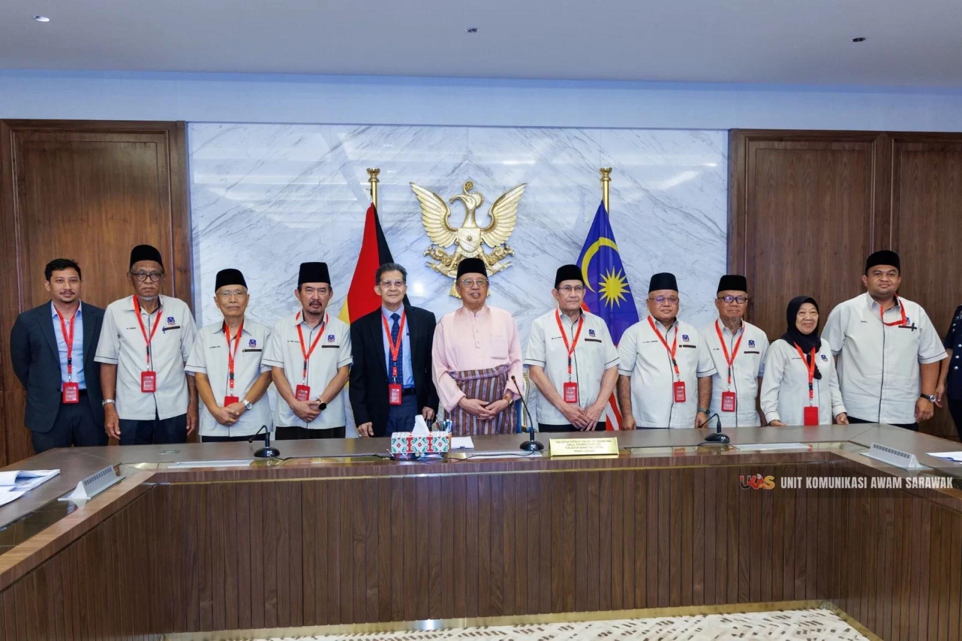 Abang Johari (centre) in a photo call with the PKMS delegation at the Satria Pertiwi Complex. Photo: UKAS