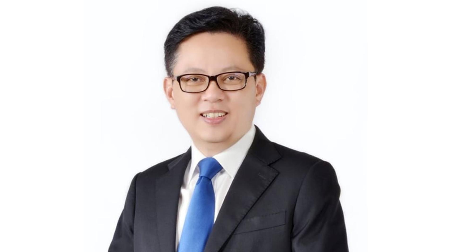 许金汉：教育部也曾在官方文件中出现国旗使用不当的情况，却未见类似高额罚款或停职惩处。