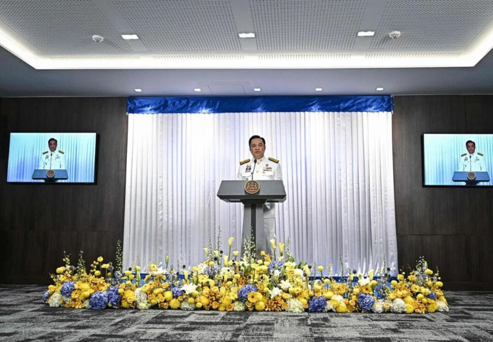 泰国首相阿努廷的新政府将提出降低生活成本的计划，包括恢复“半价付费”补贴项目以及降低能源和交通费用。
