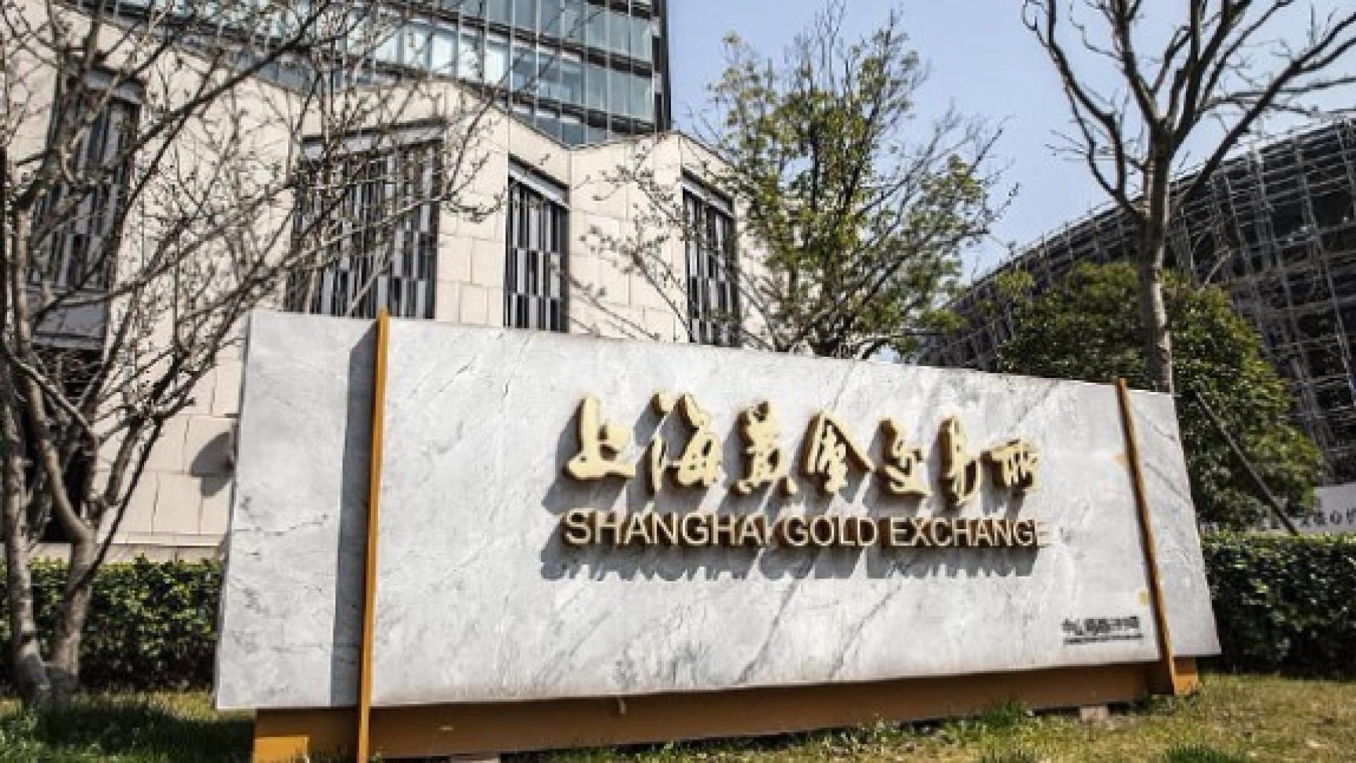 中国央行正通过上海黄金交易所，吸引友好国家的央行购买黄金并将其存放在中国境内。