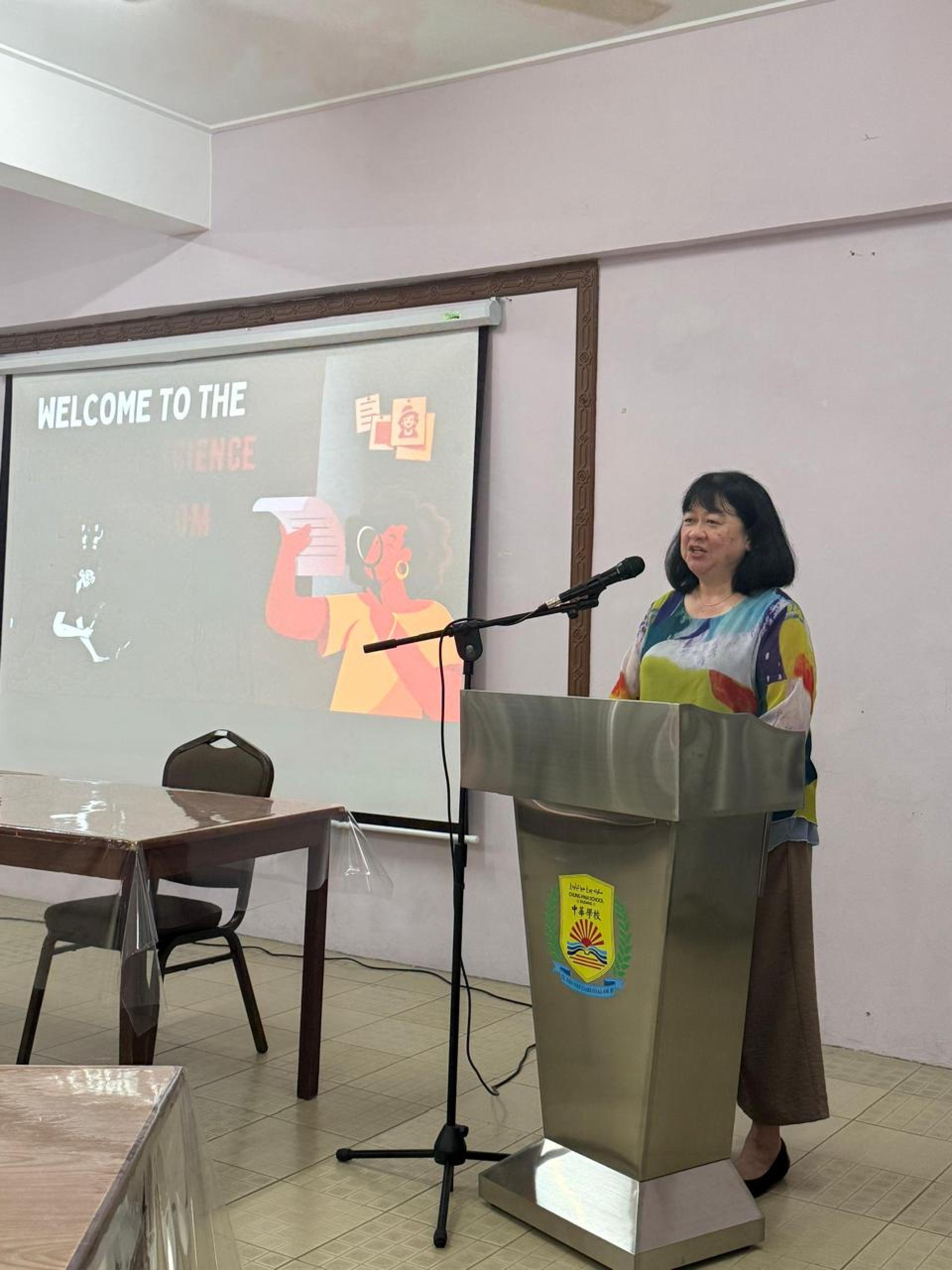 陶美华校长在会上致词