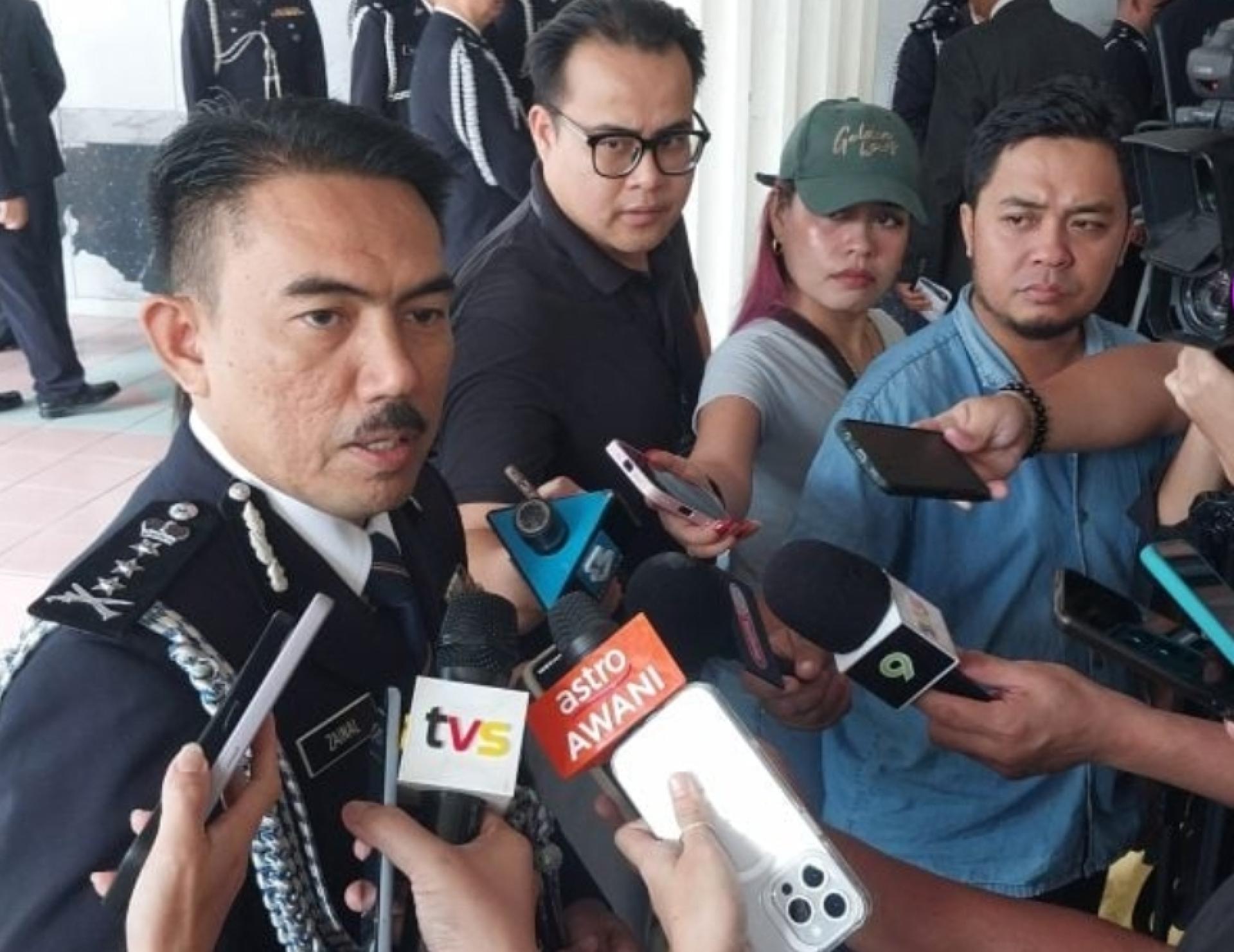 新任砂警察总监拿督莫哈默再纳受访一瞥。