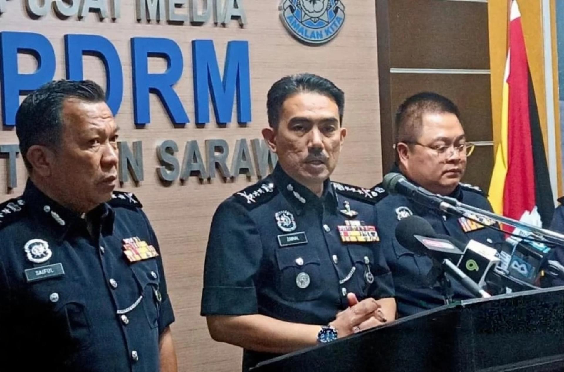 Zainal speaks at the press conference. Also seen from his left are Deputy Police Commissioner Saifullizan Ishak and Sarawak Narcotics Crime Investigation Department (NCID) chief ACP Mustafa Kamal Gani Abdullah.
