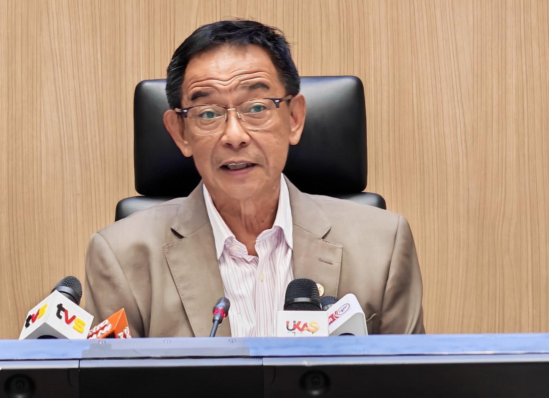 拿督斯里阿都卡林在发布会上发言。