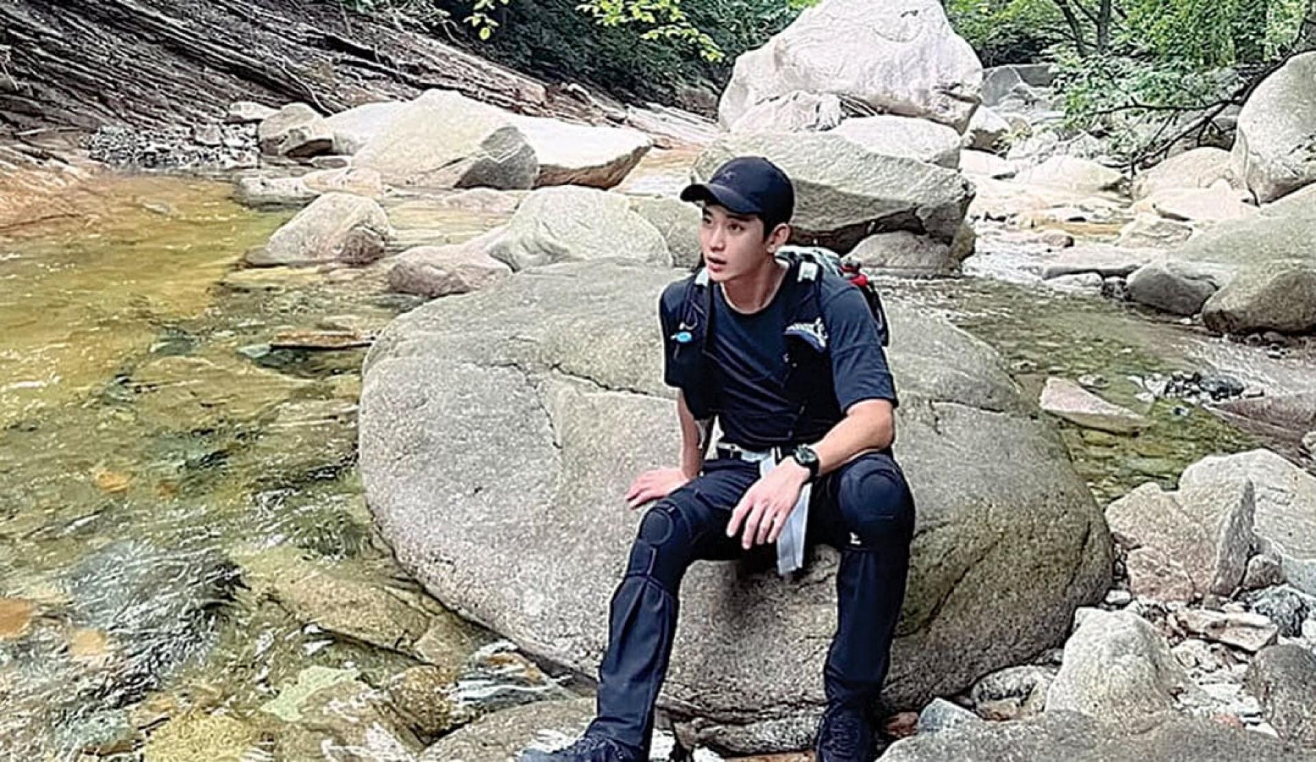 金秀贤登山照曝光。