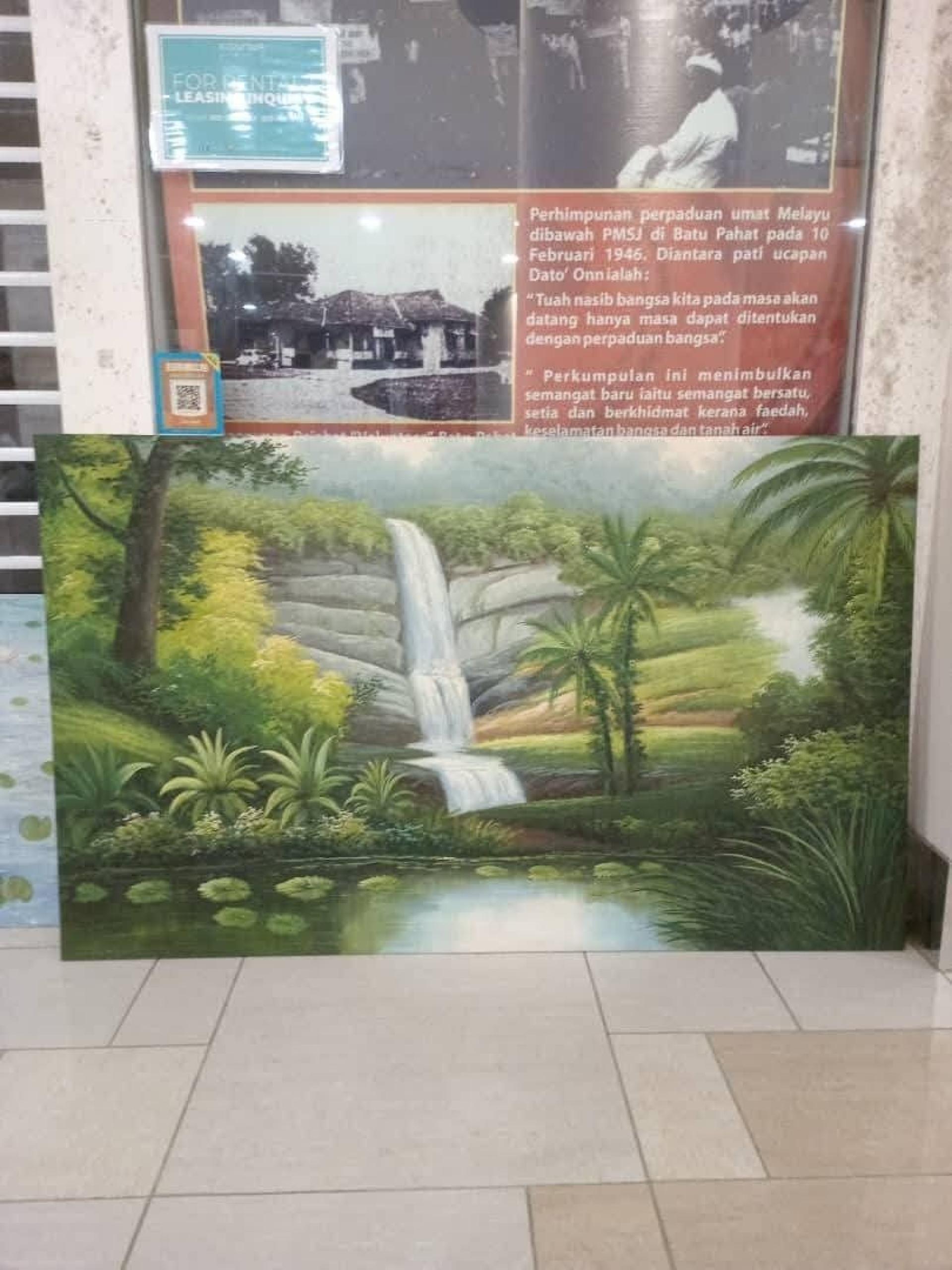 这幅描绘著名哥打丁宜瀑布的画作是失窃品之一。（图取自诺尔法哈娜脸书）