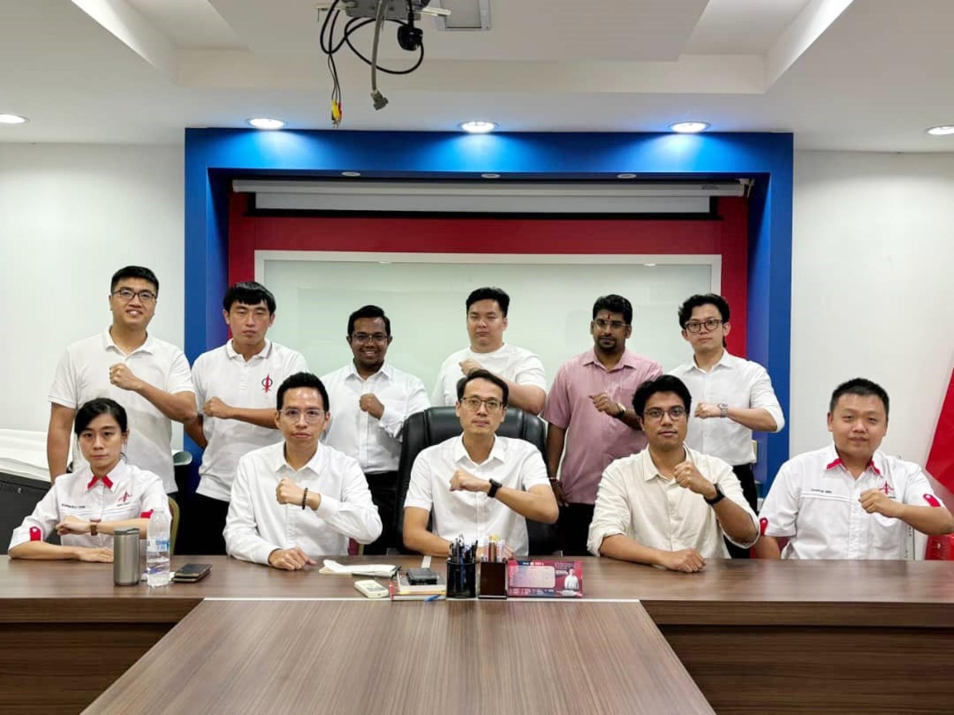 槟州社青团表抨击巫青团长阿克马沙烈逞英雄的行为完全无助于人质获释，反而削弱国家在国际间的谈判立场。