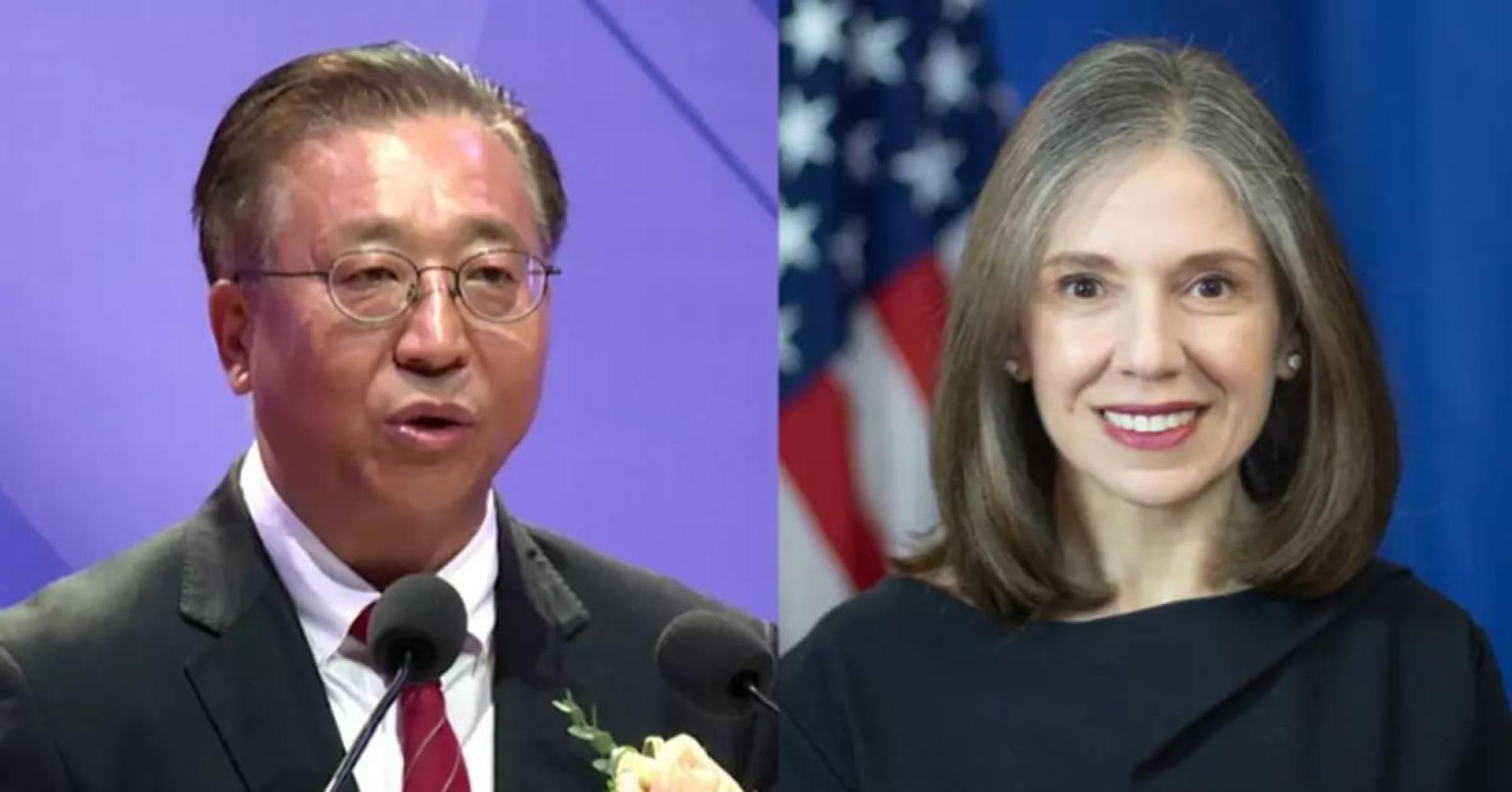 崔建春（左）9月30日约见伊珠丽（右），就其到任后有关行为提出“严正交涉”。