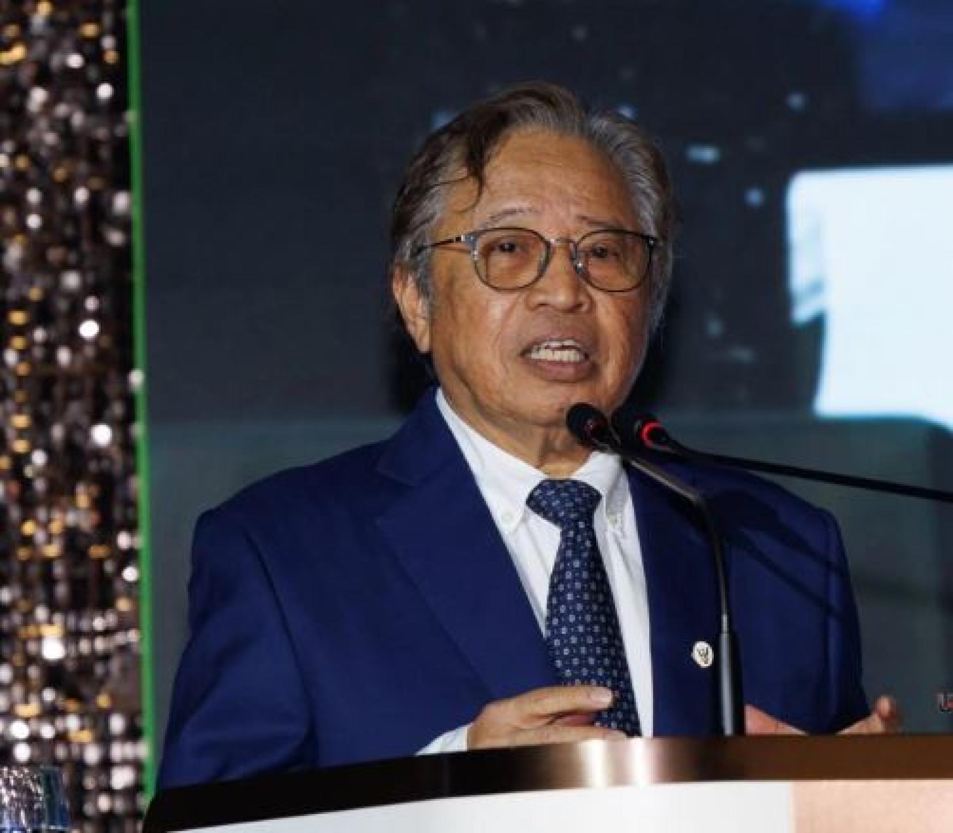 Abang Johari menyampaikan ucapan pada Majlis PSIEA.