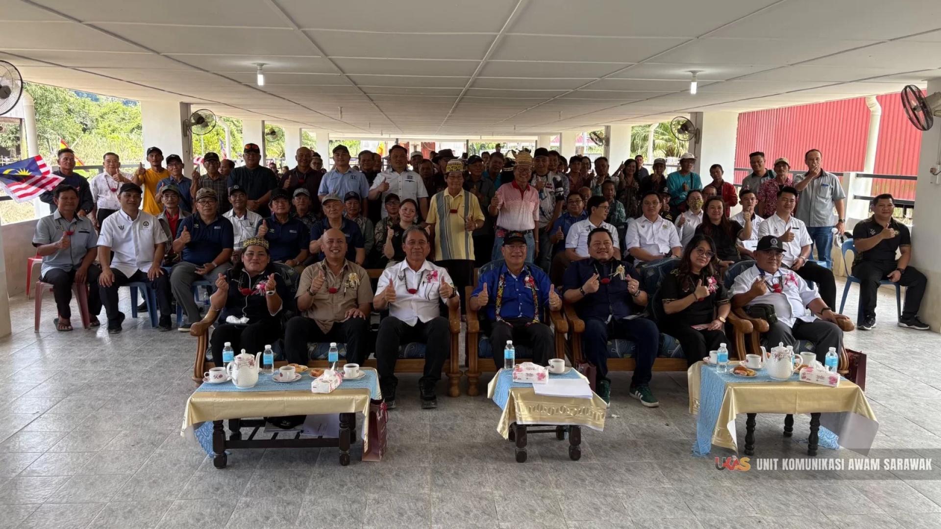 Gerawat (seated, 4th left) during a photocall with others during the event. Photo: Ukas