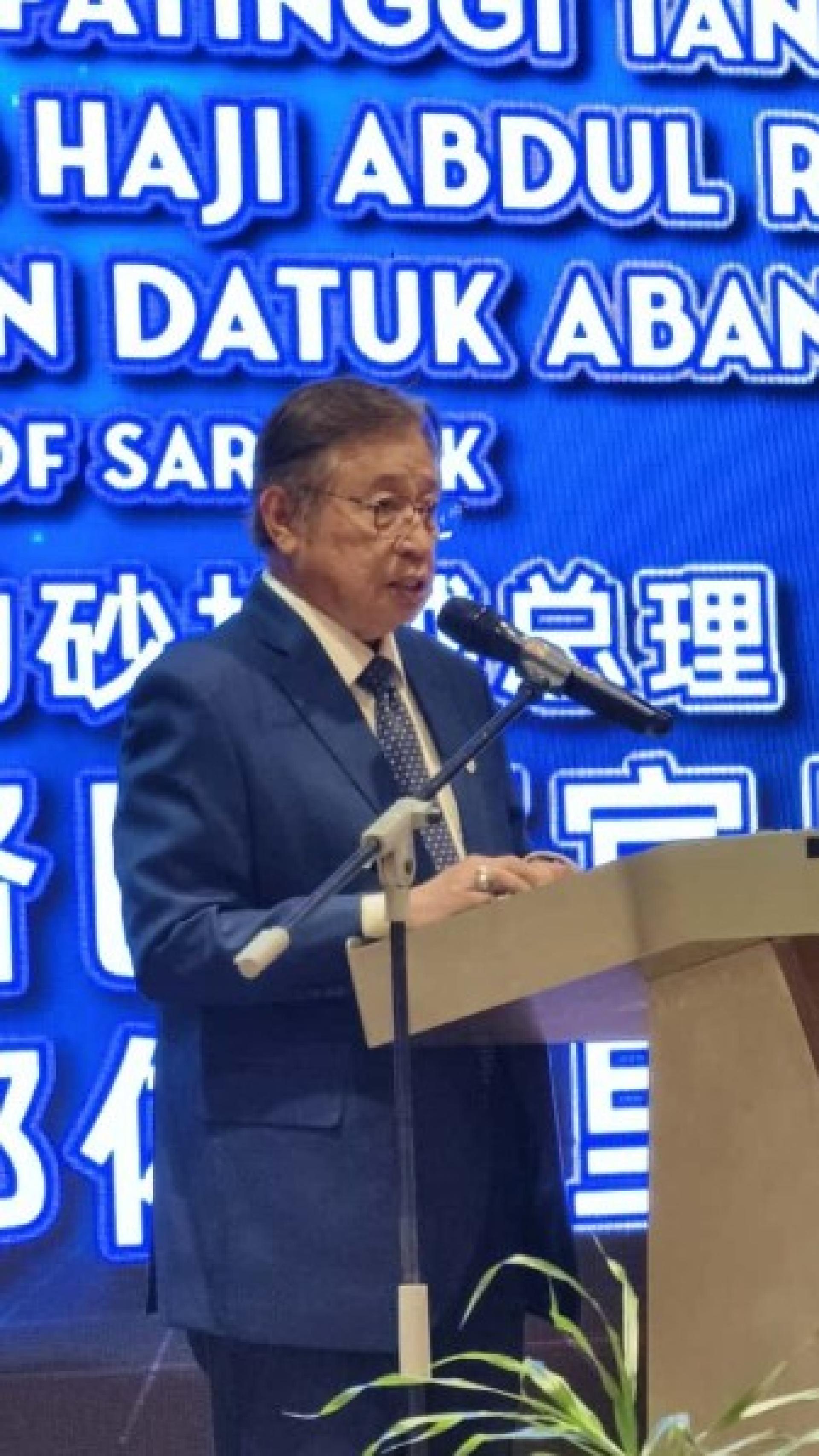 阿邦佐哈里昨晚在砂拉越铸造与工程业协会第31周年纪念晚宴上发表讲话。
