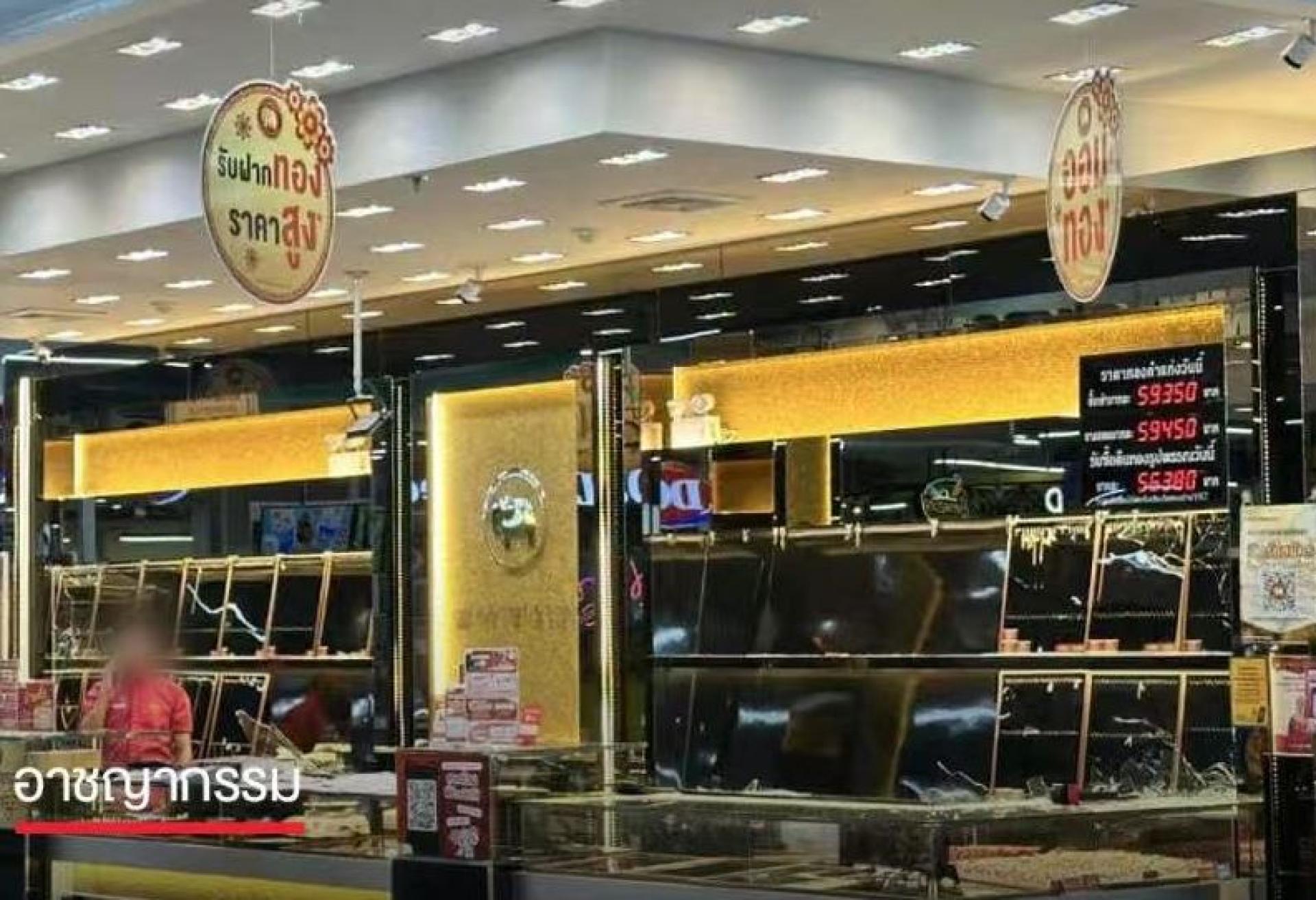 位于Big C商场内的耀华力曼谷金店遭8名全副武装的歹徒持枪抢劫。
