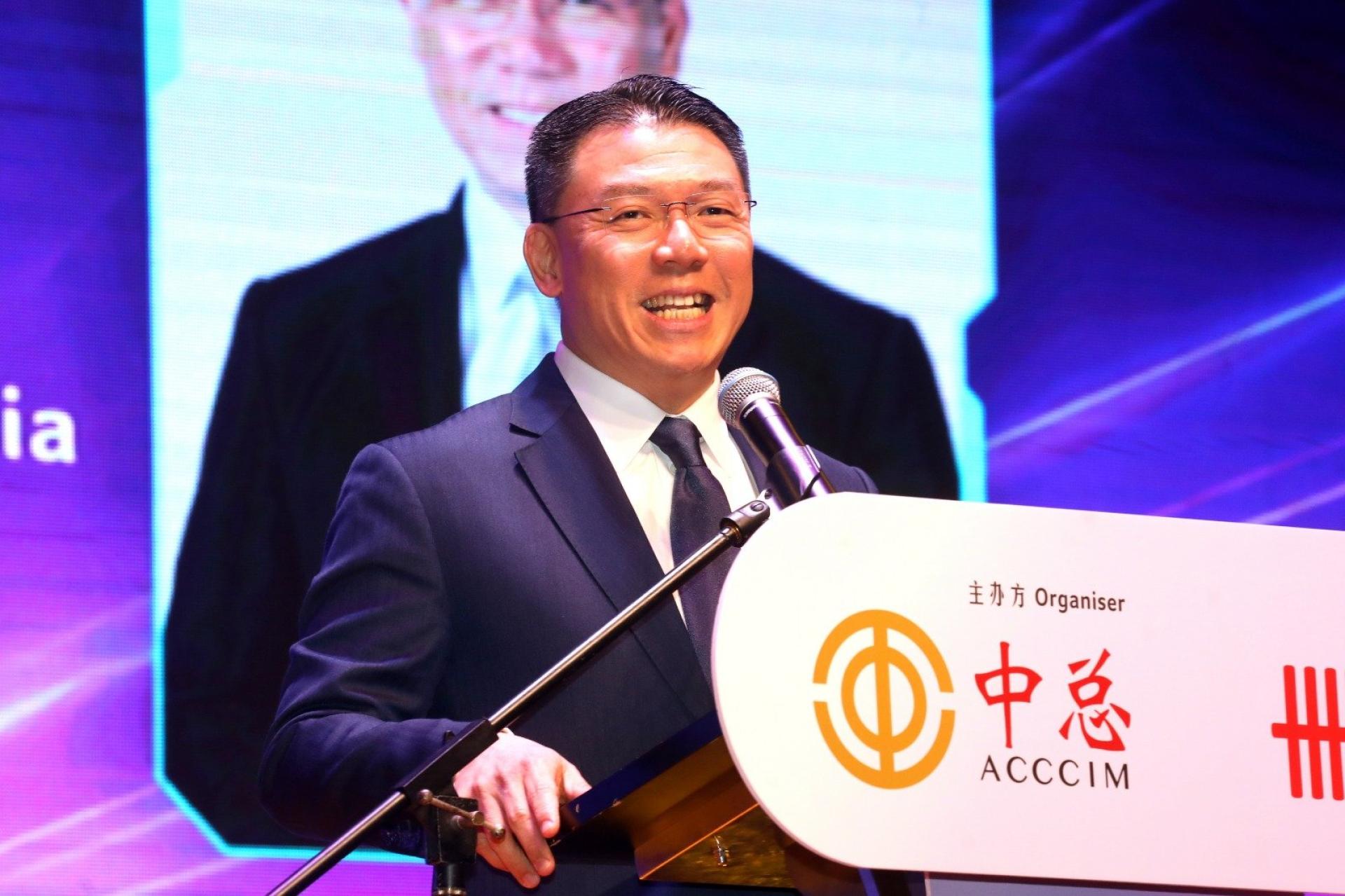 倪可敏认为“治沉疴需下猛药”，呼吁国人给予政府耐心和爱心，让改革能持续到底。
