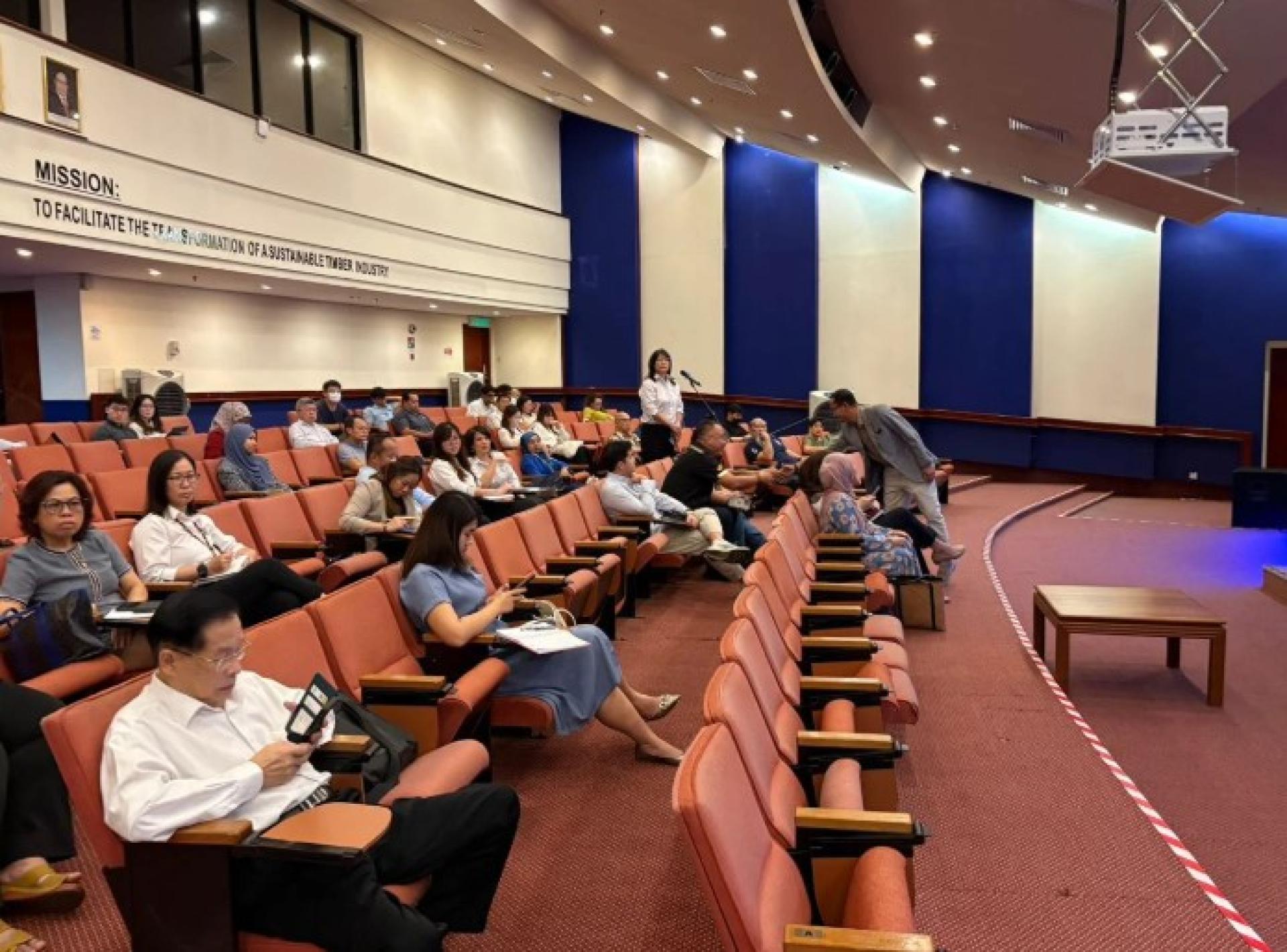 参与问答环节的出席者。