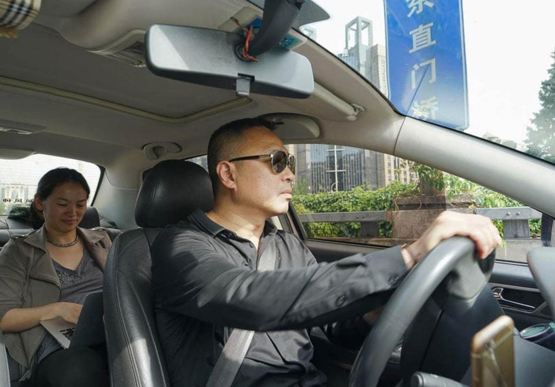 网约车平台在承接紧急就业需求、确保家庭生计方面“呈现出独特价值”。